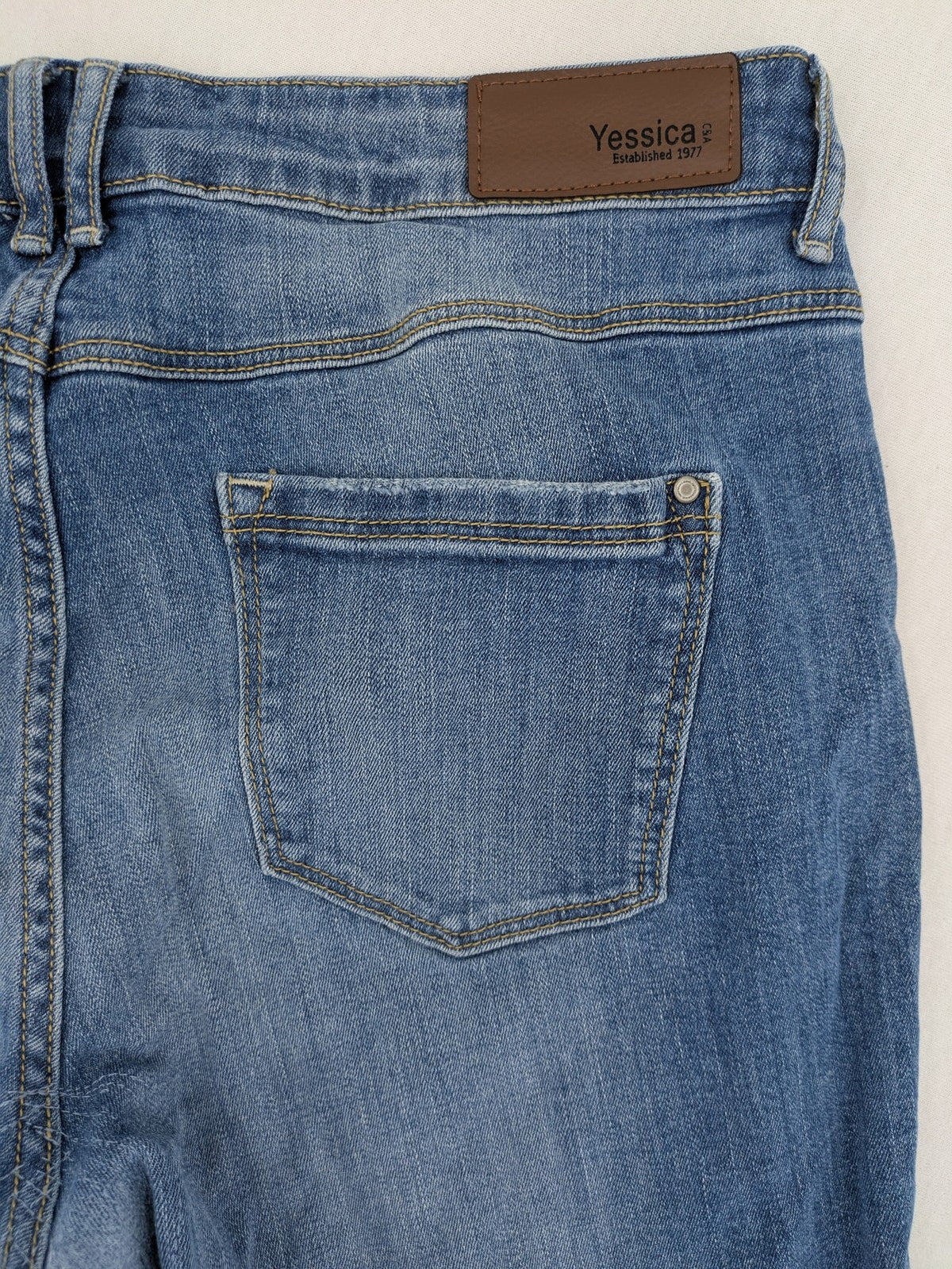 Yessica blue straight jeans distressed details button fly cropped style