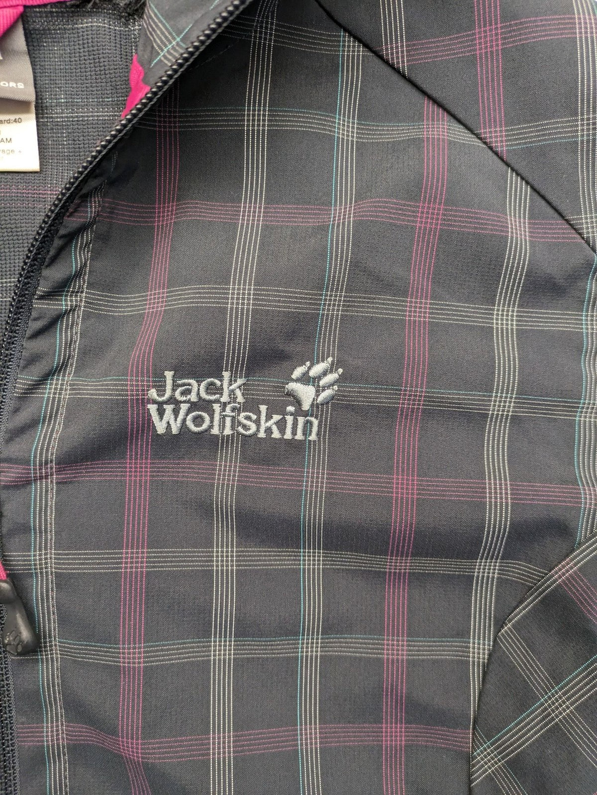 Jack Wolfskin pink softshell jacket grey check pattern, Flex Shield technology, hooded.