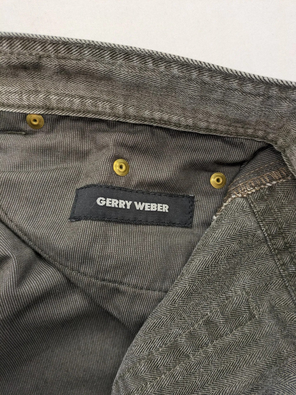 Gerry Weber grey straight jeans with herringbone pattern and classic 5-pocket design.