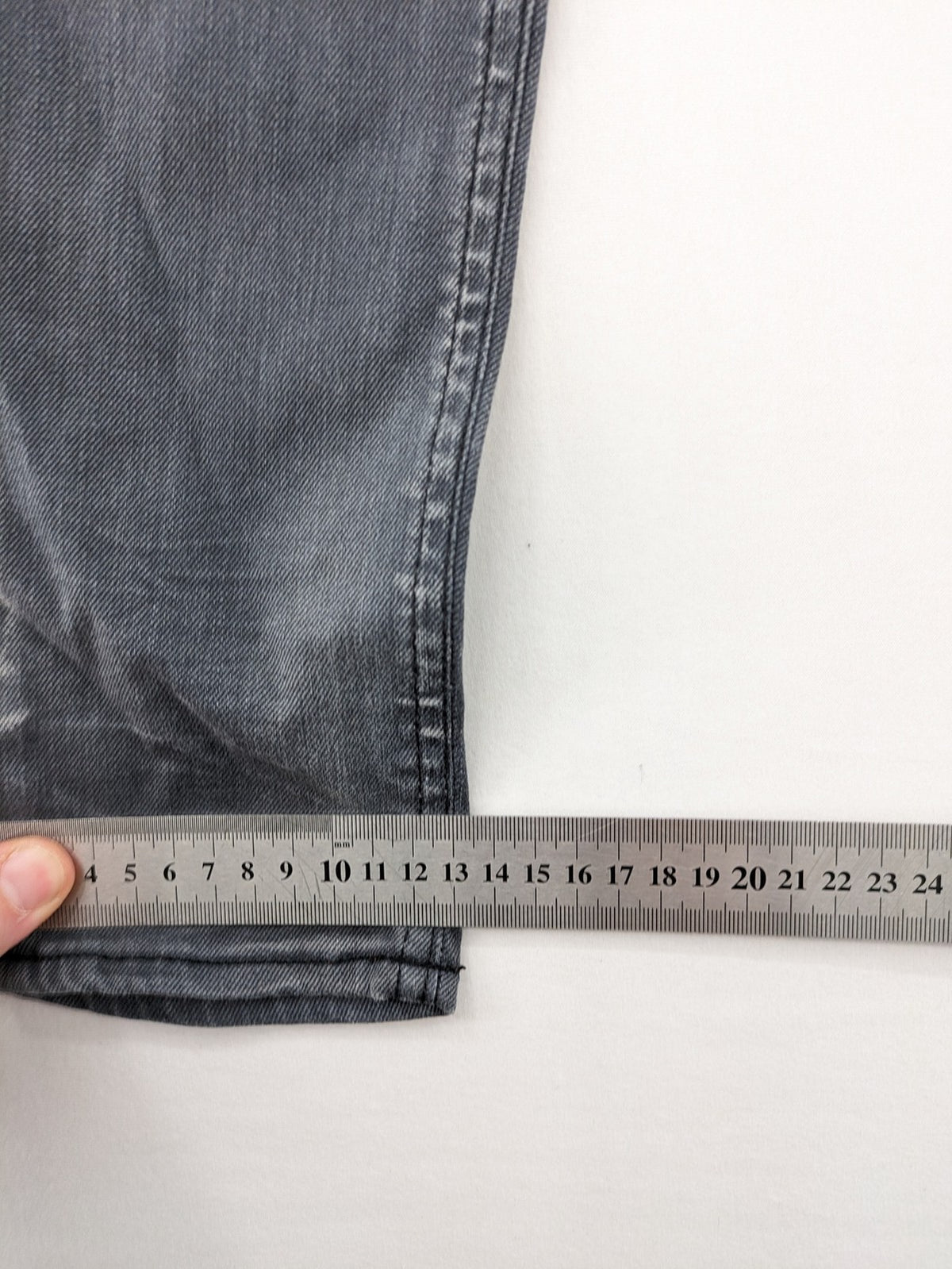 Le Temps des Cerises grey skinny jeans high waist with faded wash and logo detail.