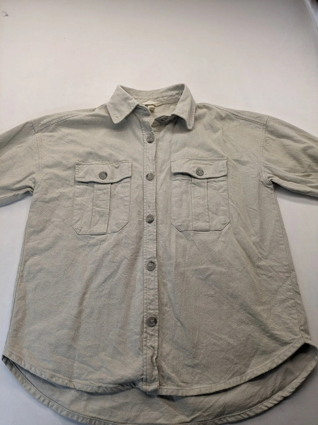H&M beige overshirt jacket, classic collar, button-down front, two chest pockets, cotton material.