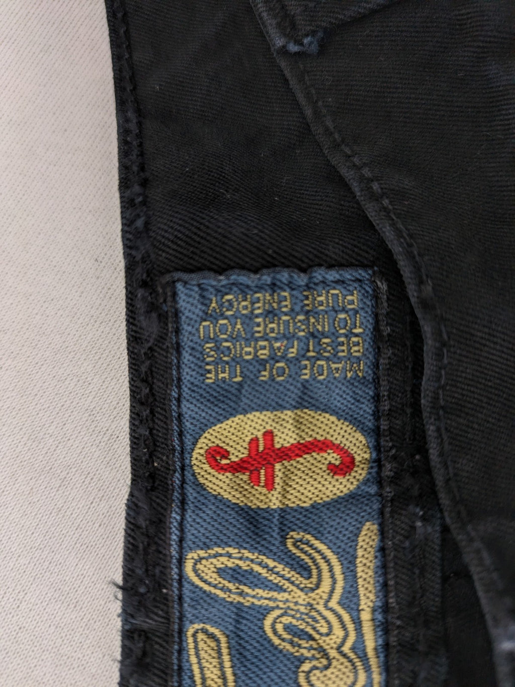 Fuel black straight jeans with 5-pocket design and branded leather patch.