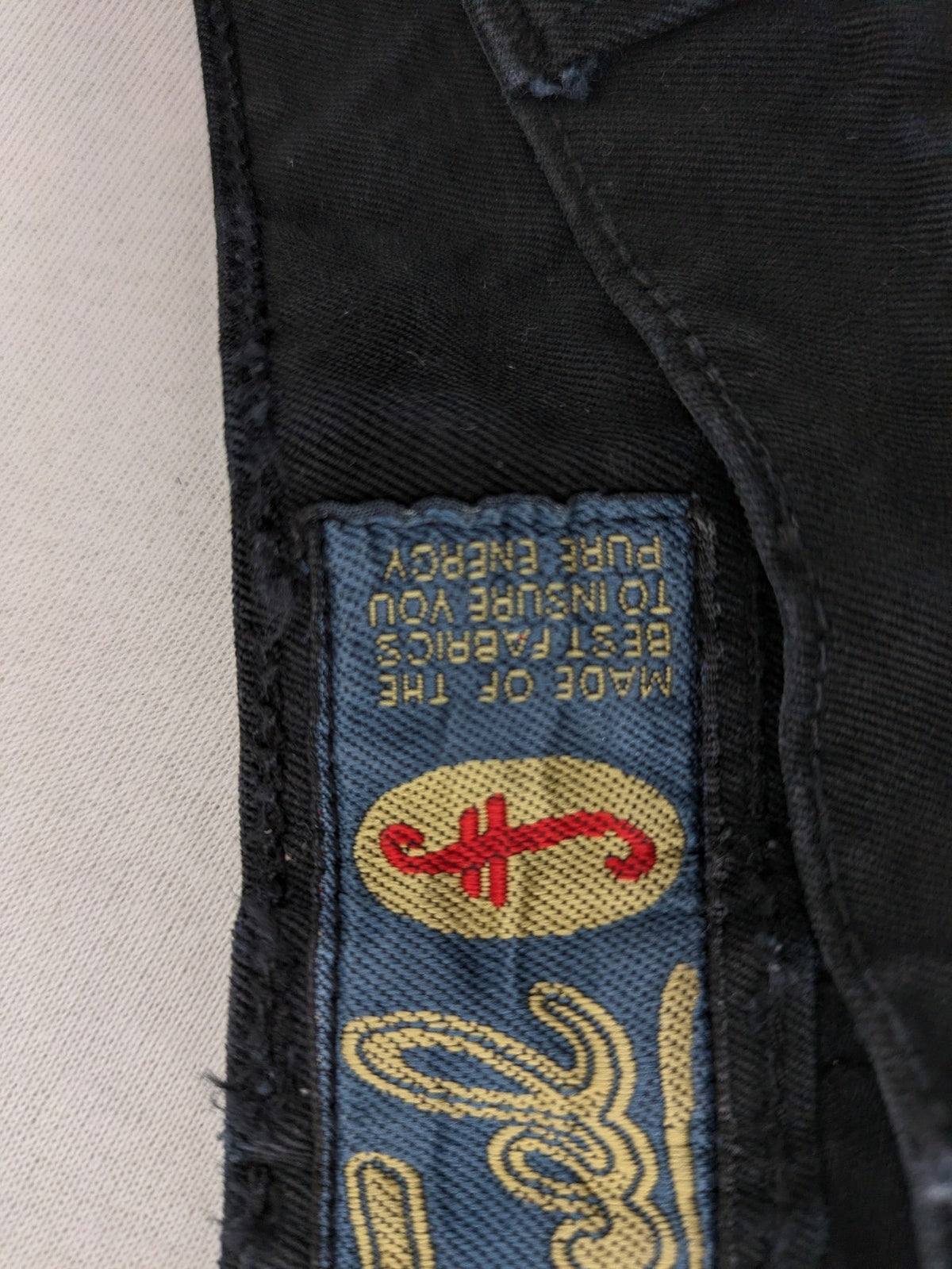 Fuel black straight jeans with 5-pocket design and branded leather patch.