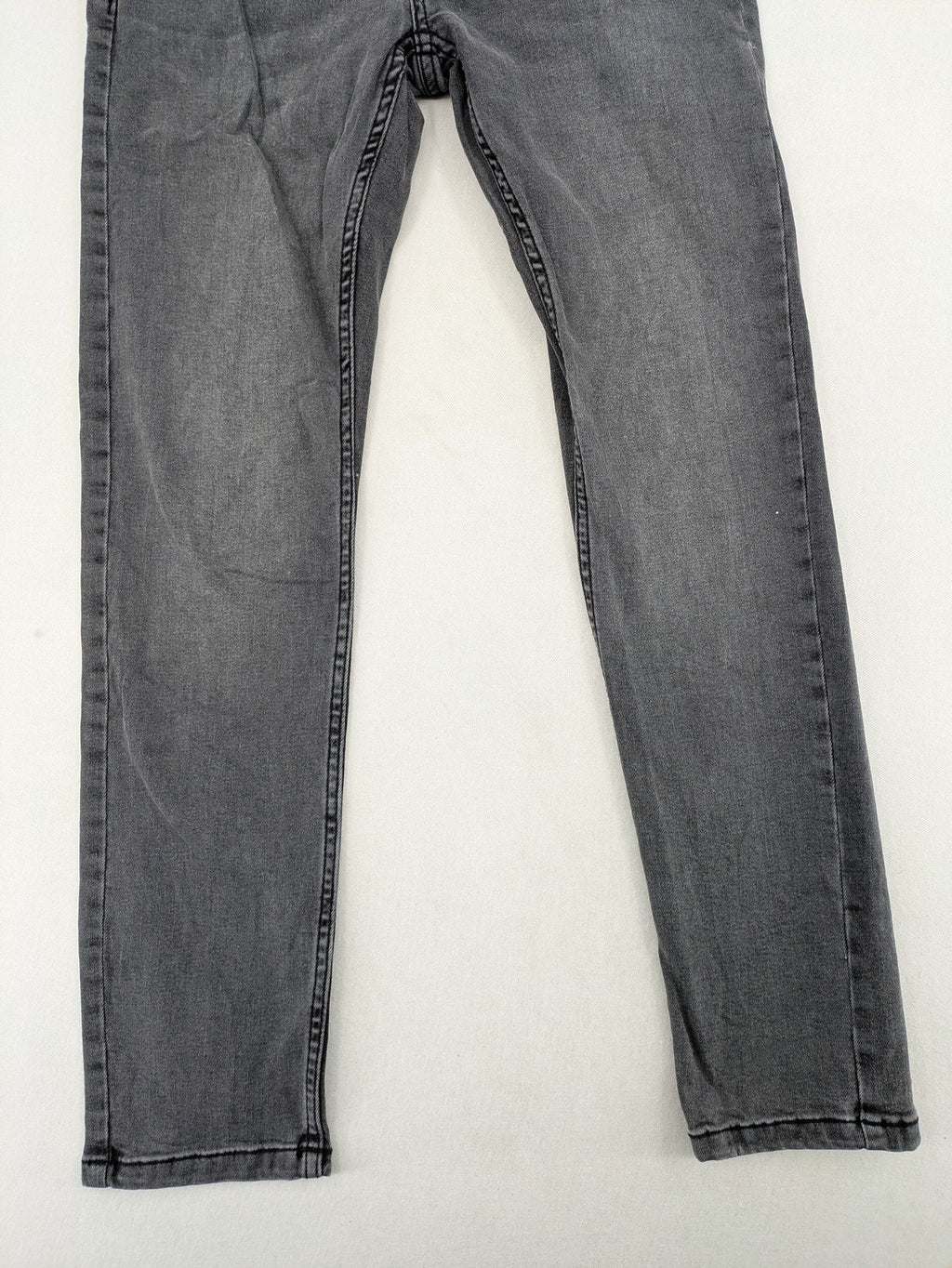 Pier One grey slim fit jeans with classic five-pocket design and washed stretch denim.