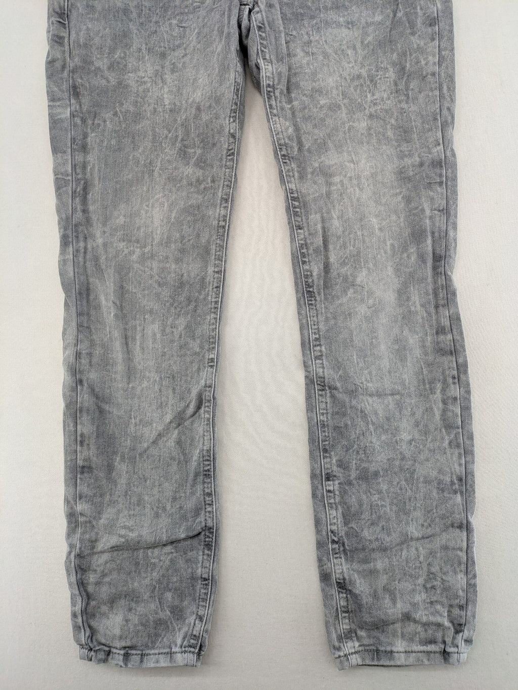 Street One grey straight jeans with button fly, used look, slim fit, cotton blend.
