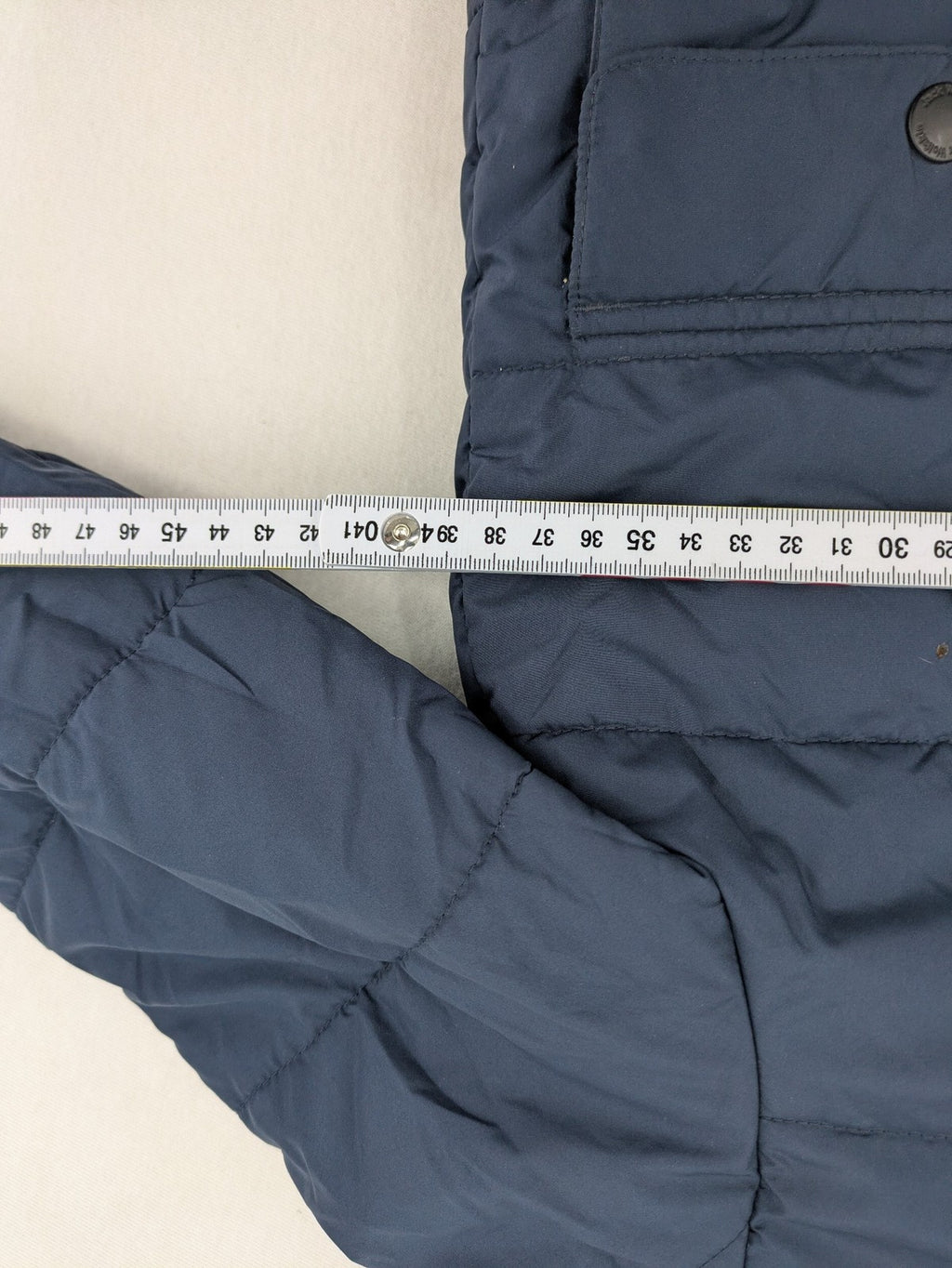 Jack Wolfskin cream and navy puffer coat with quilted design and Sherpa fleece lining.