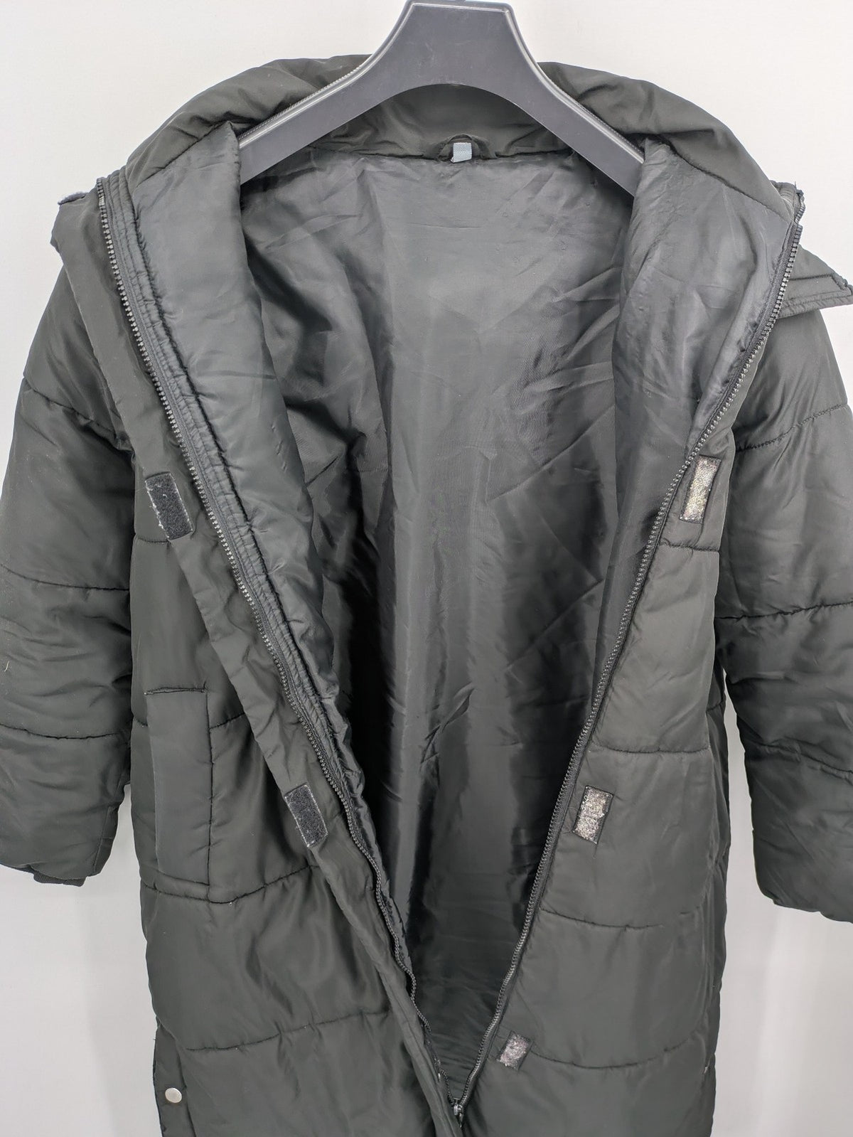 Zeeman grey quilted coat size 38 with hood and side snap buttons.