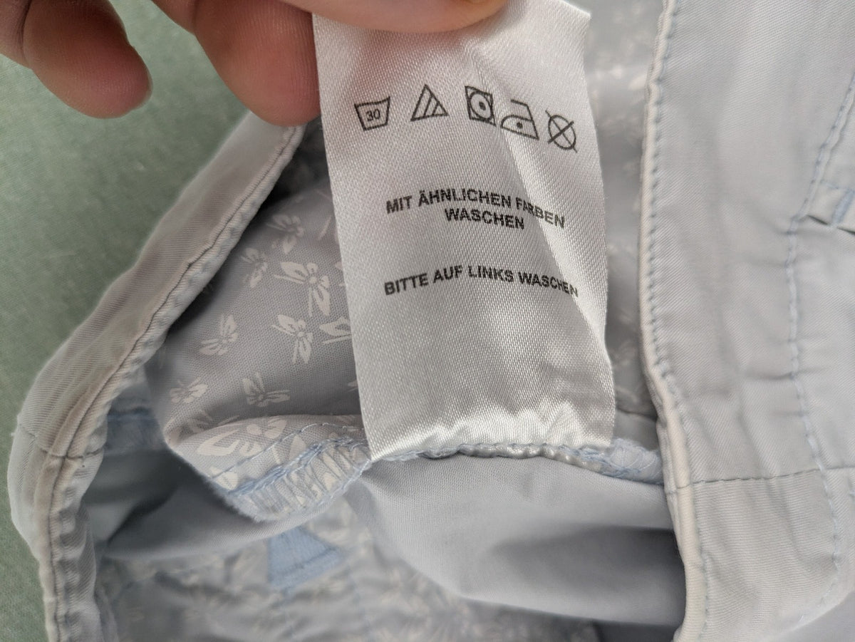 Darling Harbour white chino pants with patterned pocket lining and stretch cotton material.