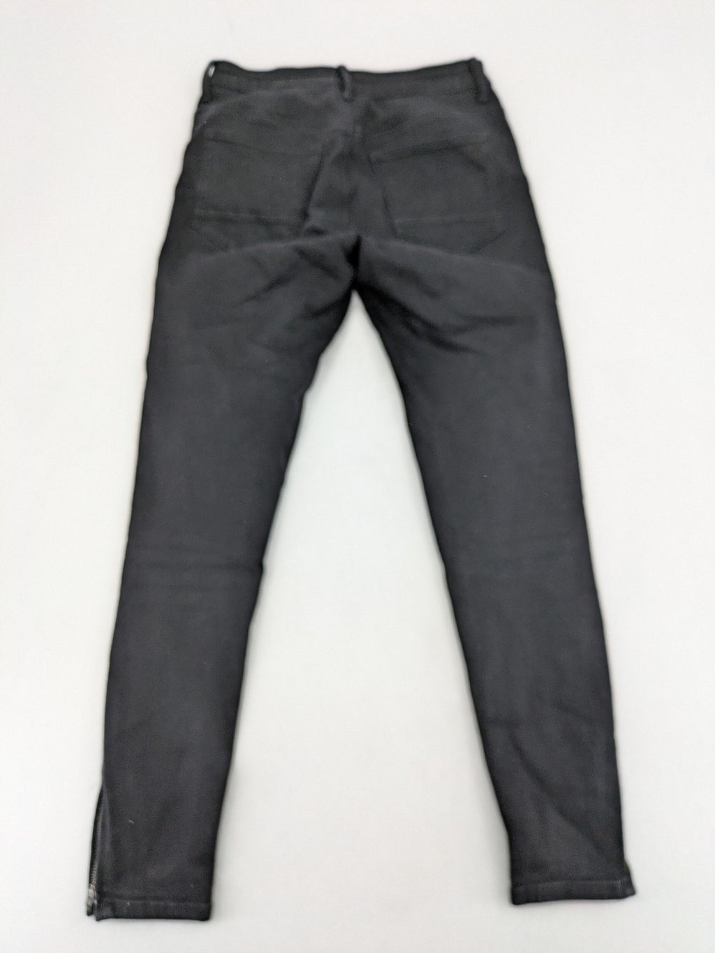 ONLY black skinny ankle jeans with zipper details and classic 5-pocket design.