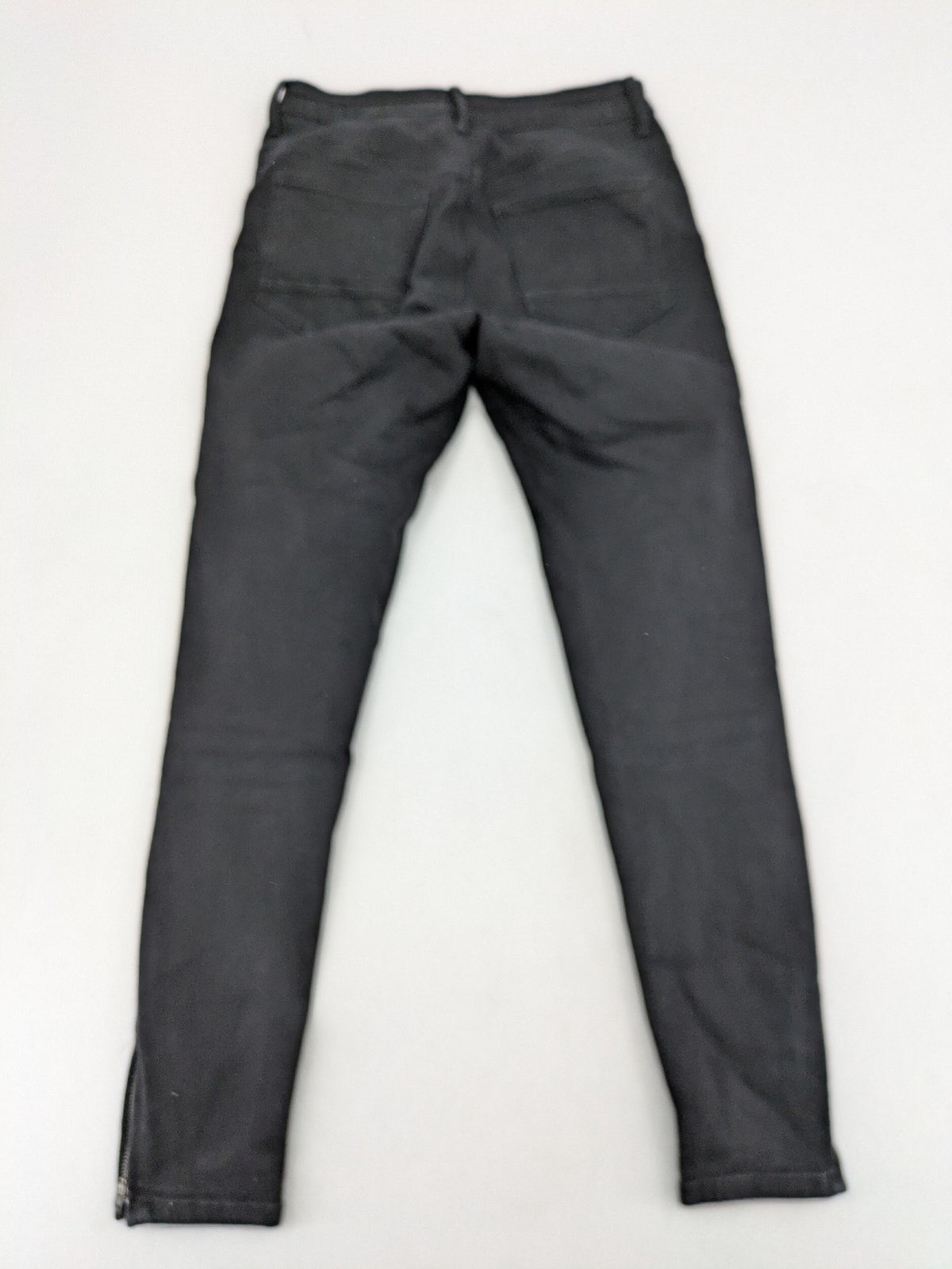 ONLY black skinny ankle jeans with zipper details and classic 5-pocket design.