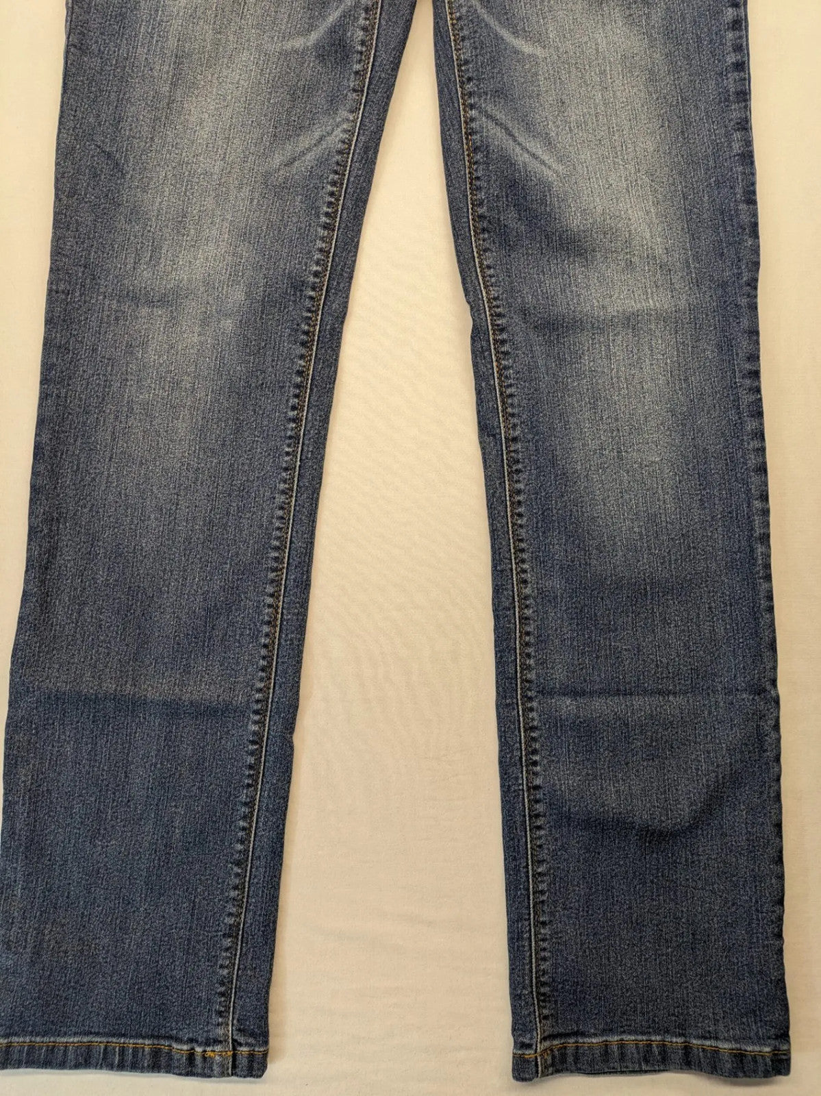 john baner blue straight jeans 5-pocket design with colorful rivets and whiskering effects