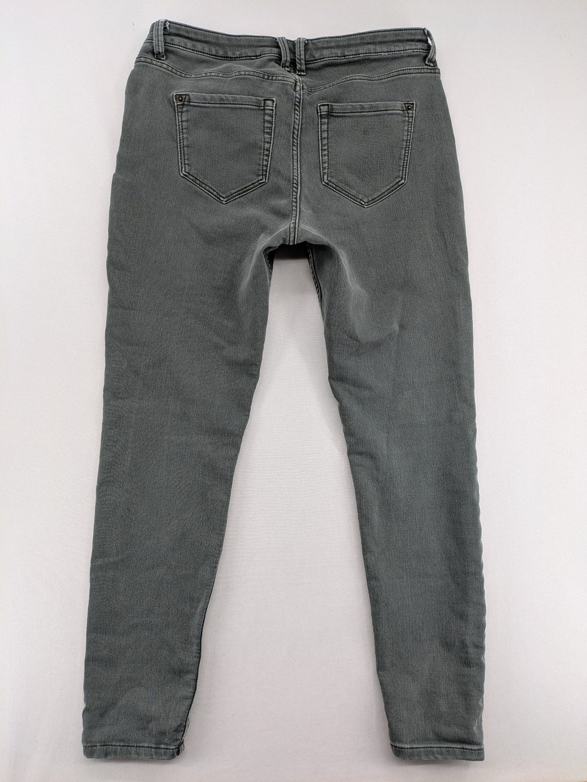 C&A grey skinny jeans with classic 5-pocket design and stretch cotton blend.
