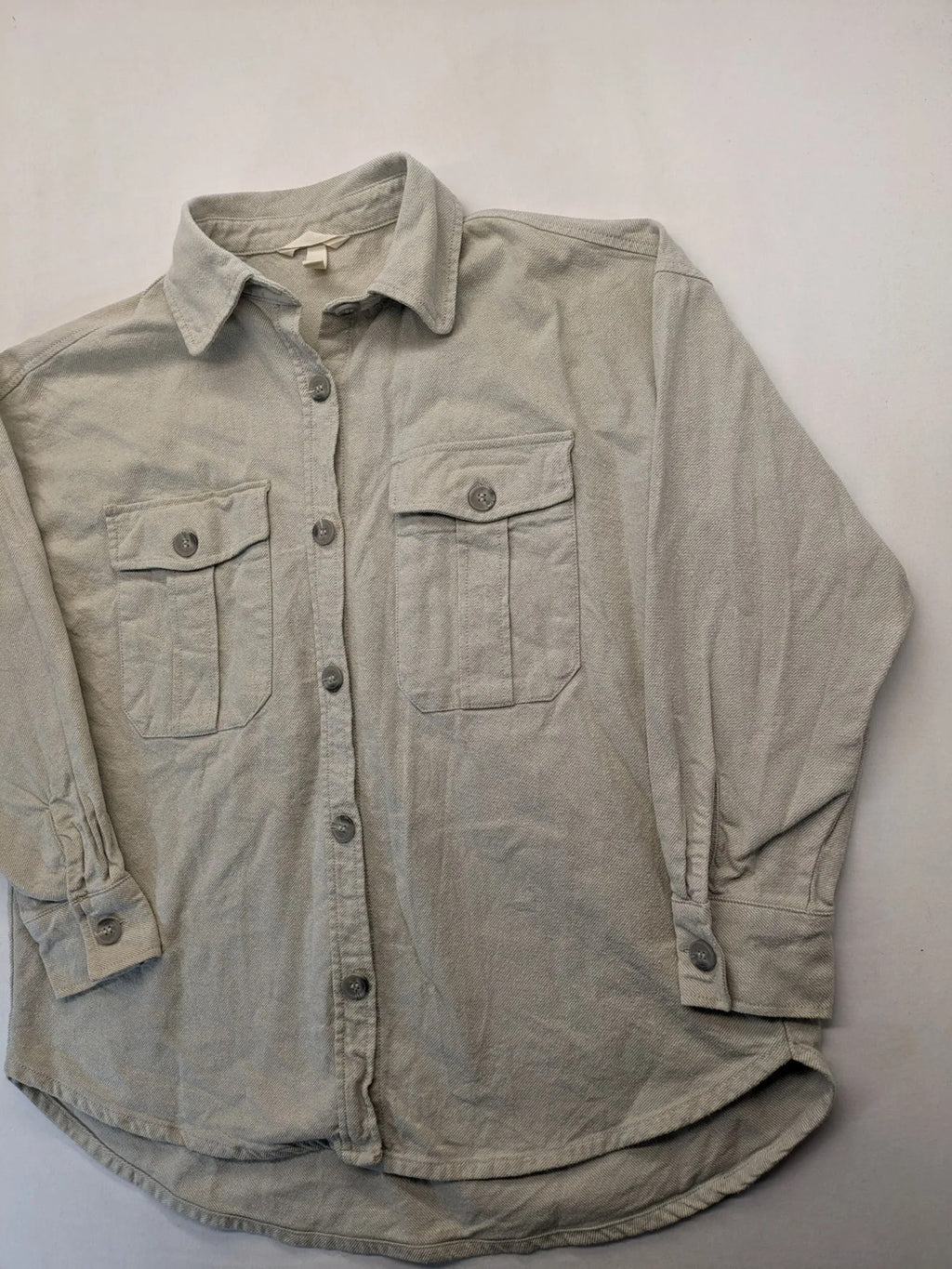H&M beige overshirt jacket, classic collar, button-down front, two chest pockets, cotton material.