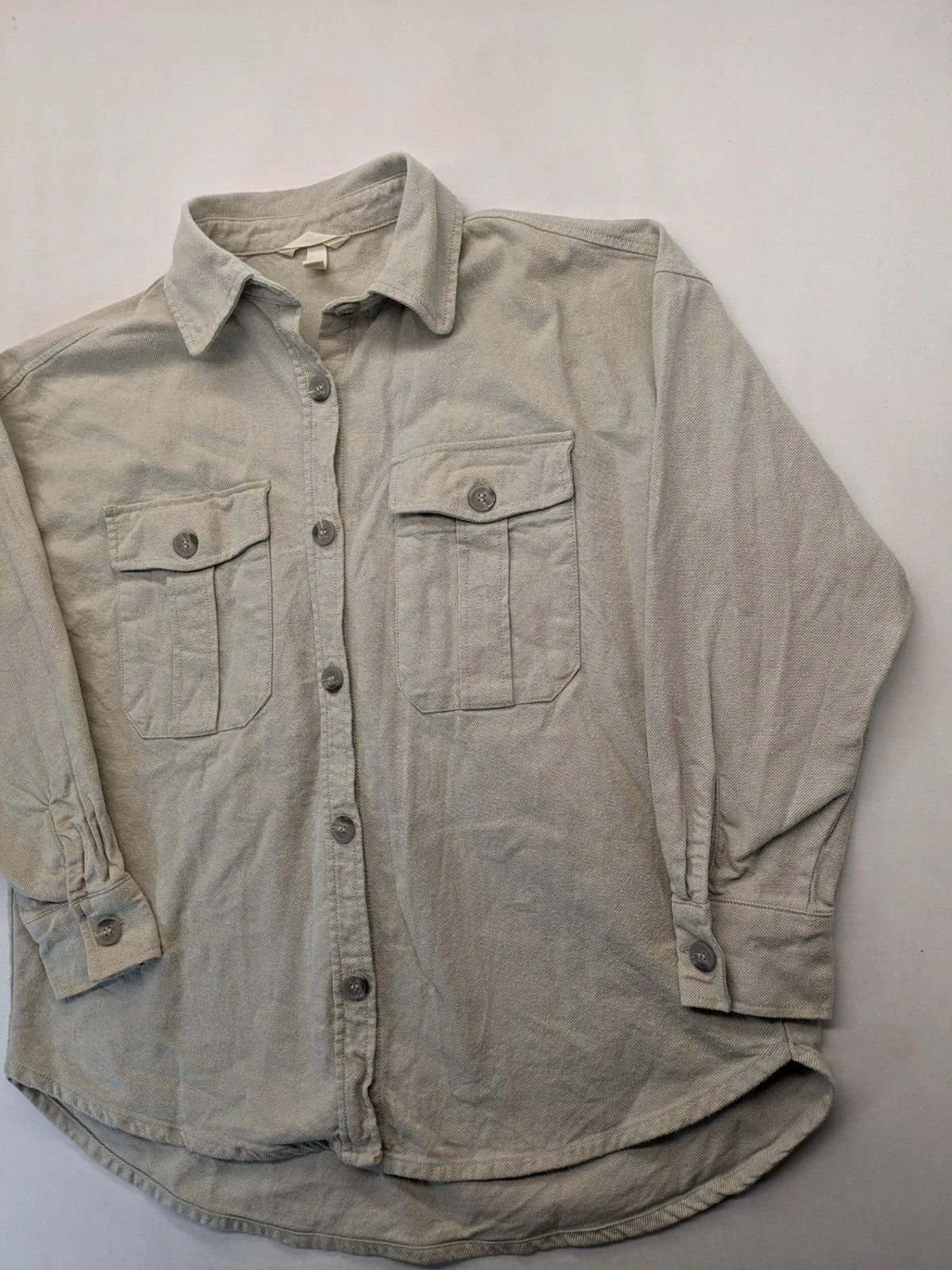 H&M beige overshirt jacket, classic collar, button-down front, two chest pockets, cotton material.
