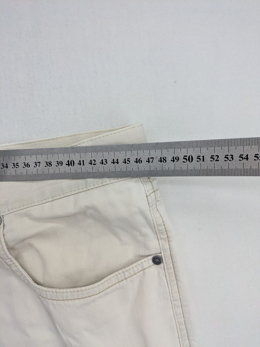 Bugatti beige straight jeans Texas model with classic 5-pocket design and logo patch.