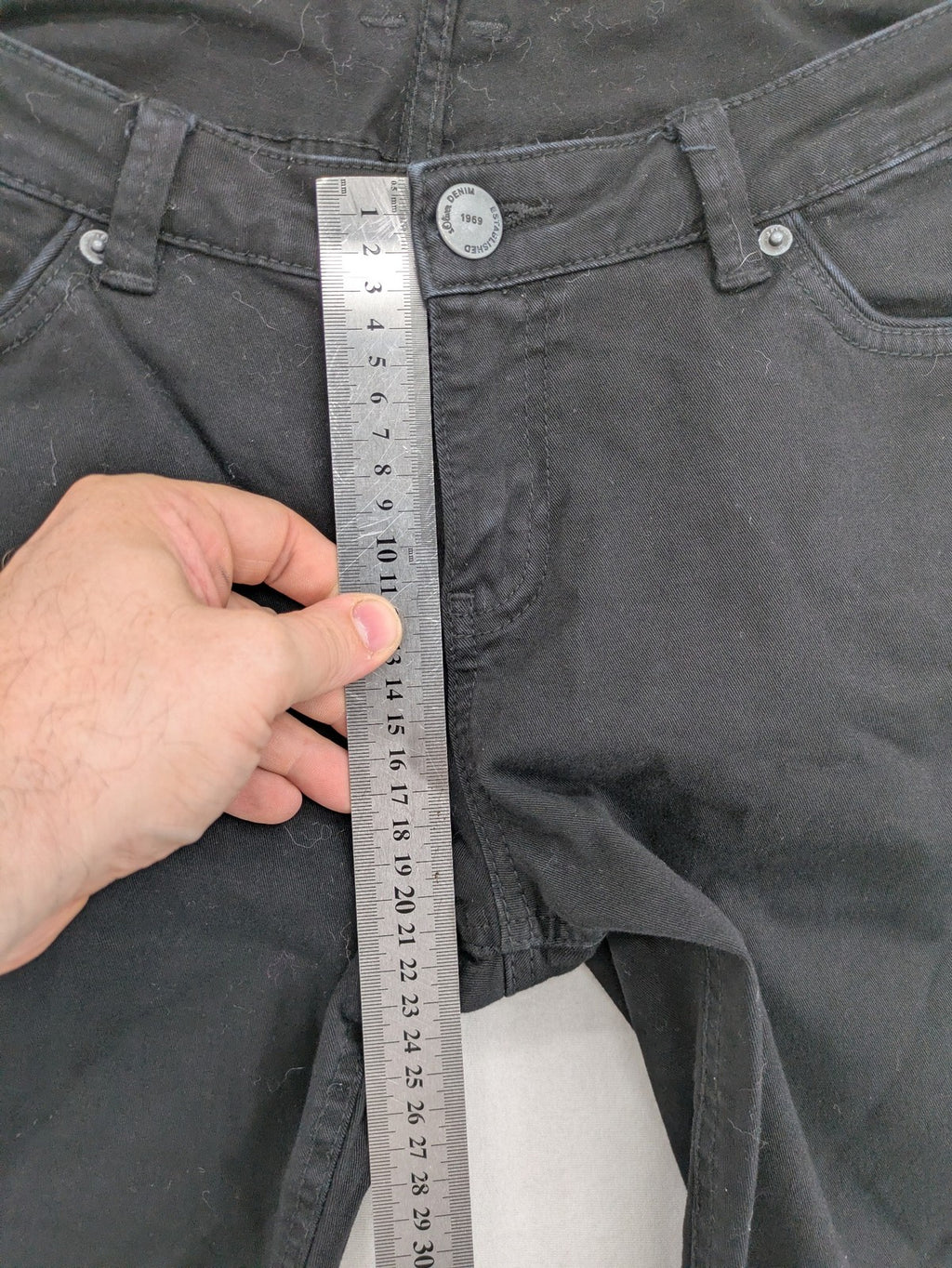 s.Oliver black slim fit jeans with low rise and classic design details.