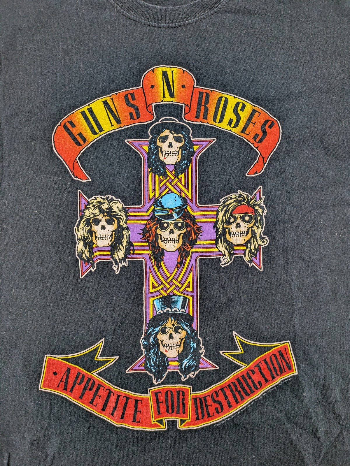 Guns N' Roses black t-shirt featuring Appetite for Destruction graphic with skulls.