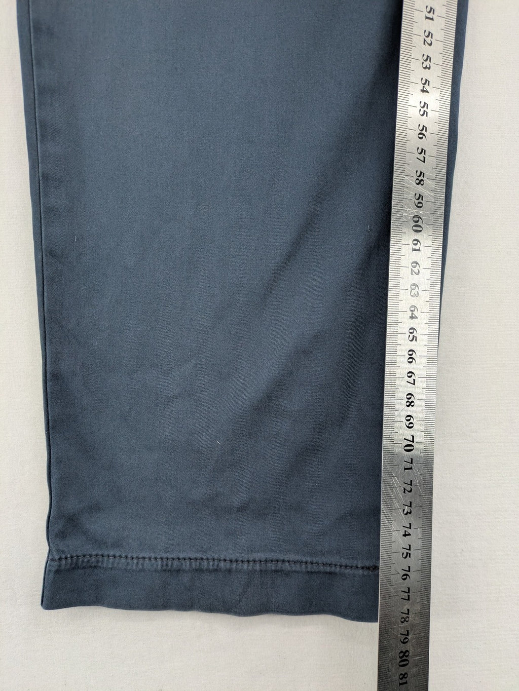BRAX pink chino pants classic straight leg design with button closure and 4-pocket style.