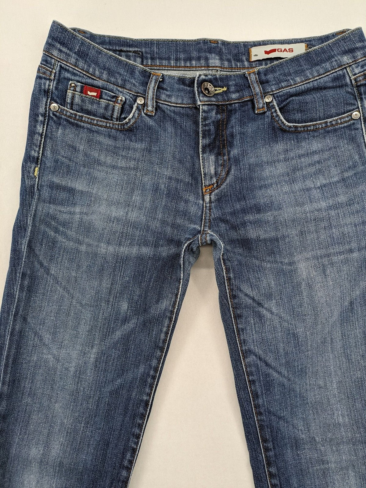 GAS straight jeans blue with open frayed hem and classic 5-pocket style.