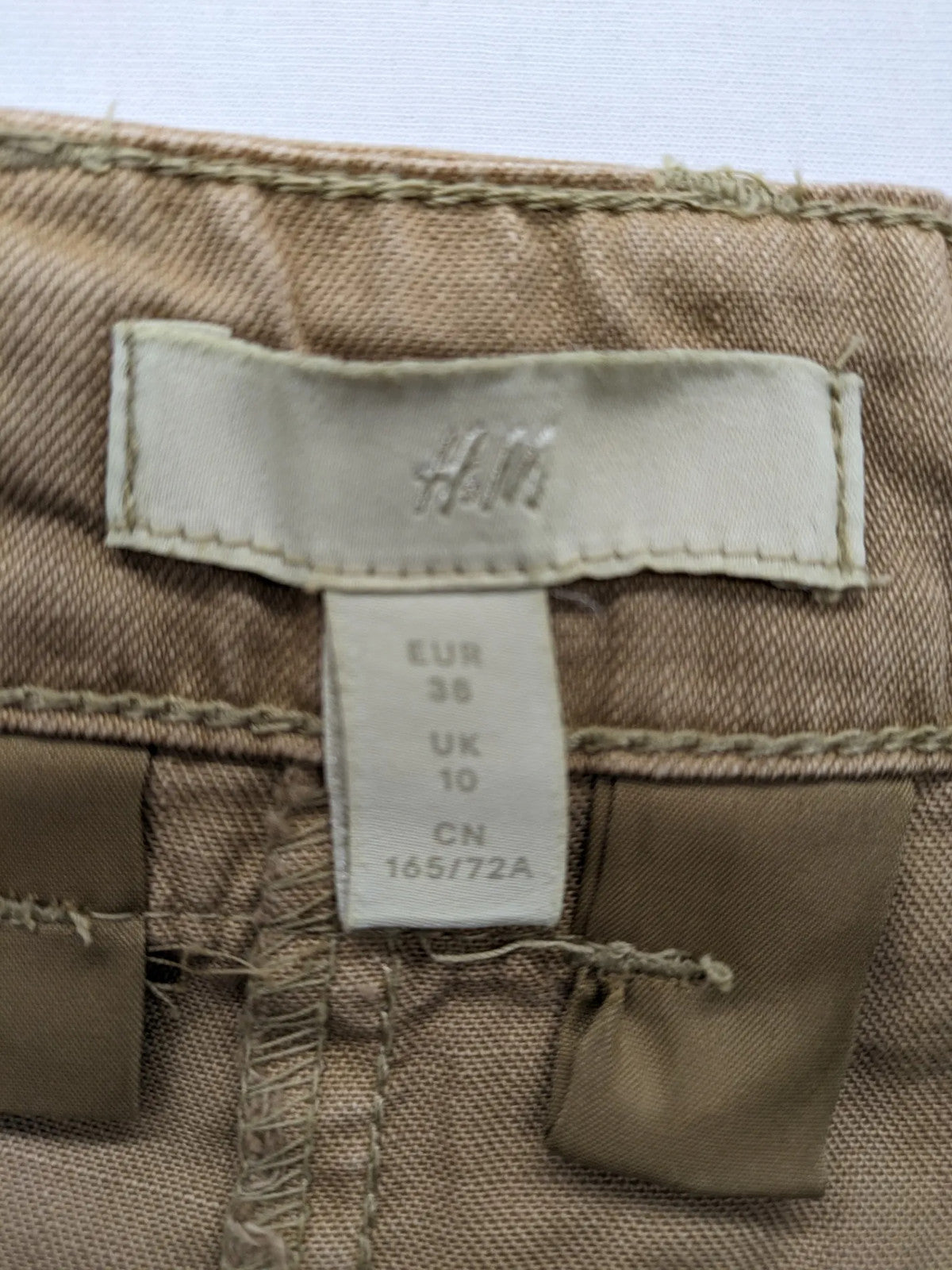 H&M beige tapered leg pants with pleats, high waist, 100% cotton, side pockets.
