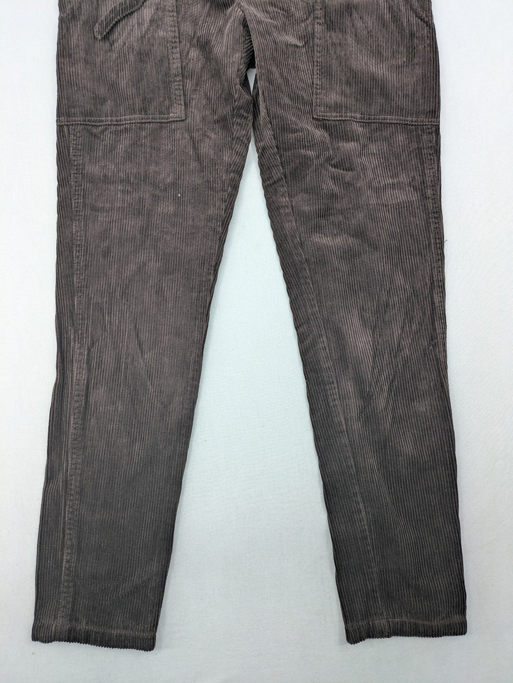 Alma & Lovis brown cord pants paperbag style with belt, made from organic cotton.