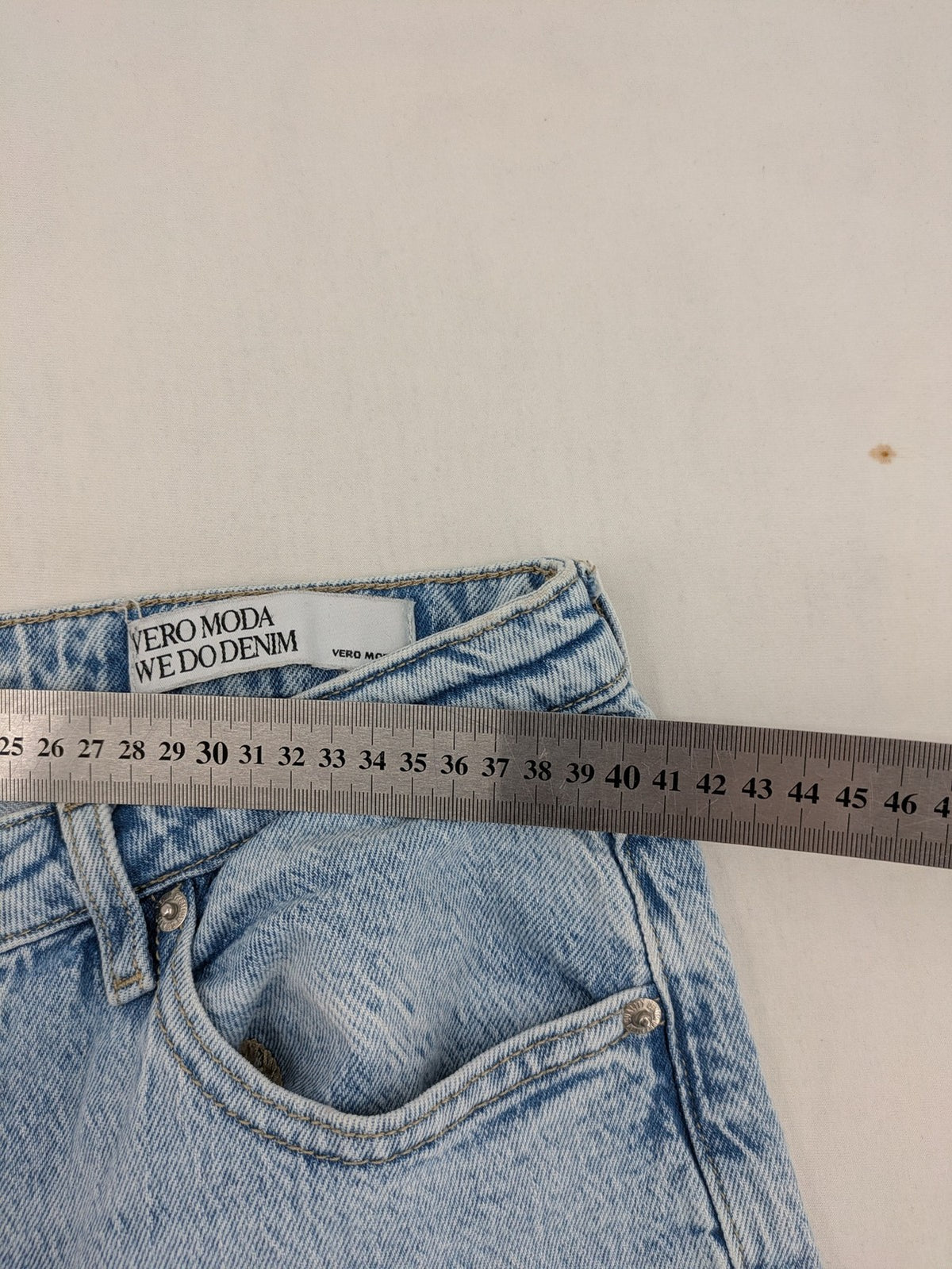 Vero Moda blue wide leg high waist jeans, classic 5-pocket design, washed denim.
