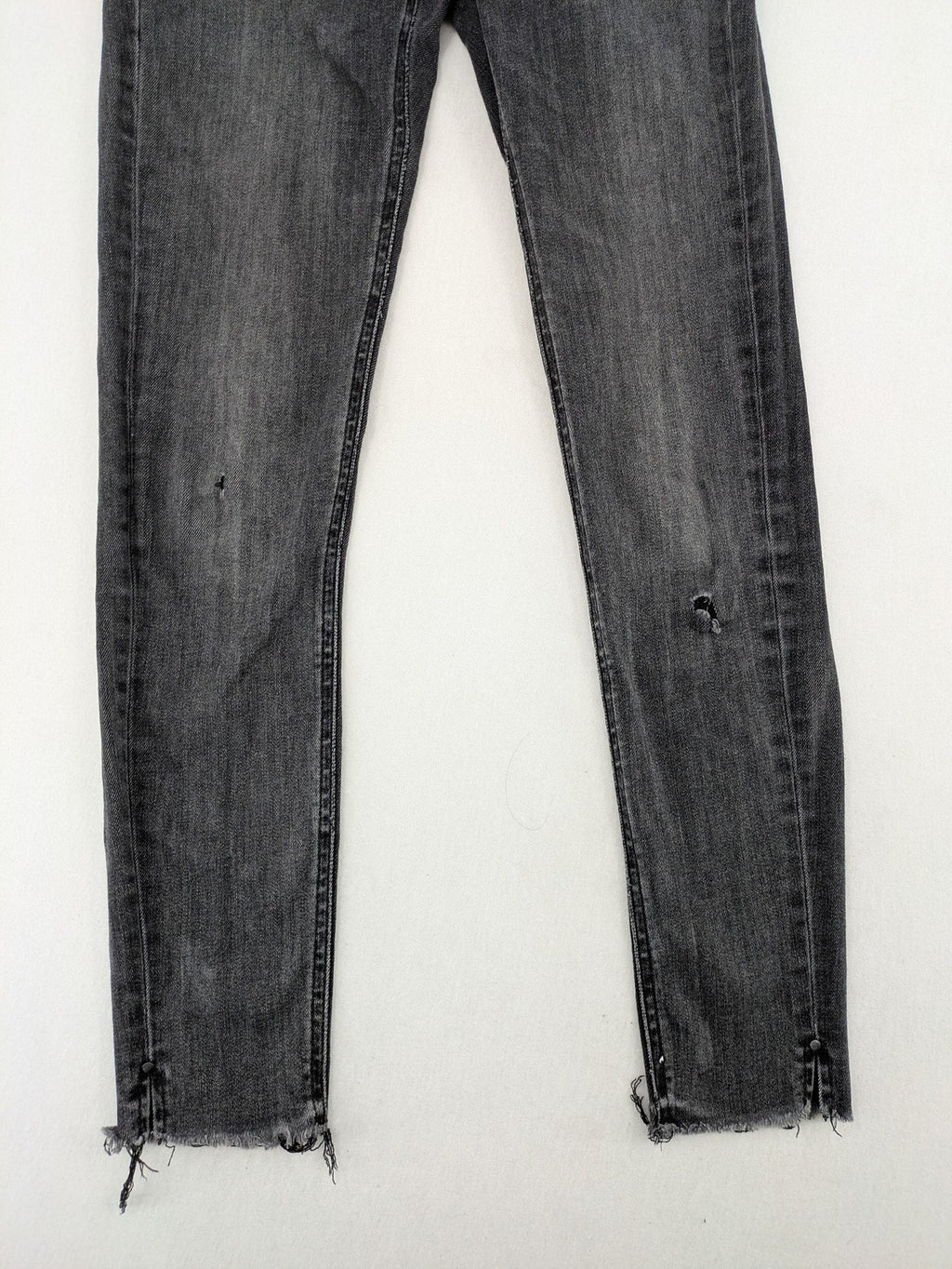 Stradivarius grey skinny jeans with distressed finish and ankle zippers, five-pocket style.
