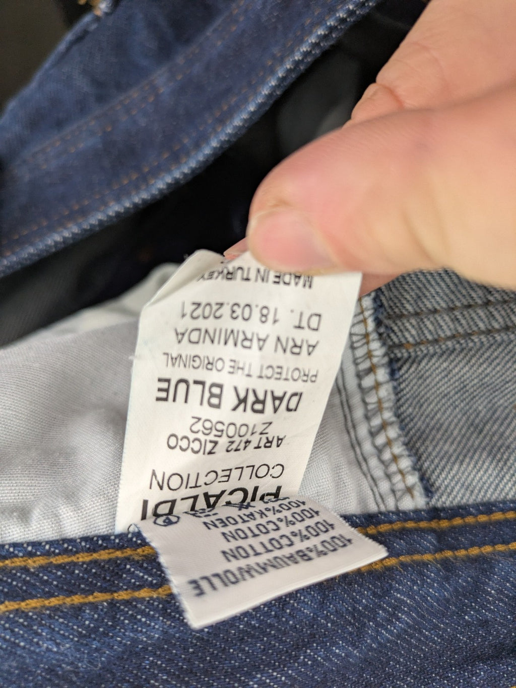 Picaldi blue straight jeans with button fly and frayed hem, 5-pocket design.