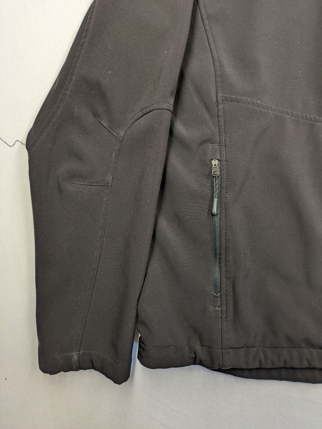 Maui Sports grey softshell jacket XL with contrasting yellow zipper and multiple pockets.