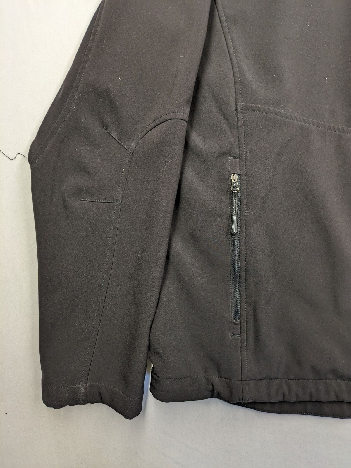 Maui Sports grey softshell jacket XL with contrasting yellow zipper and multiple pockets.