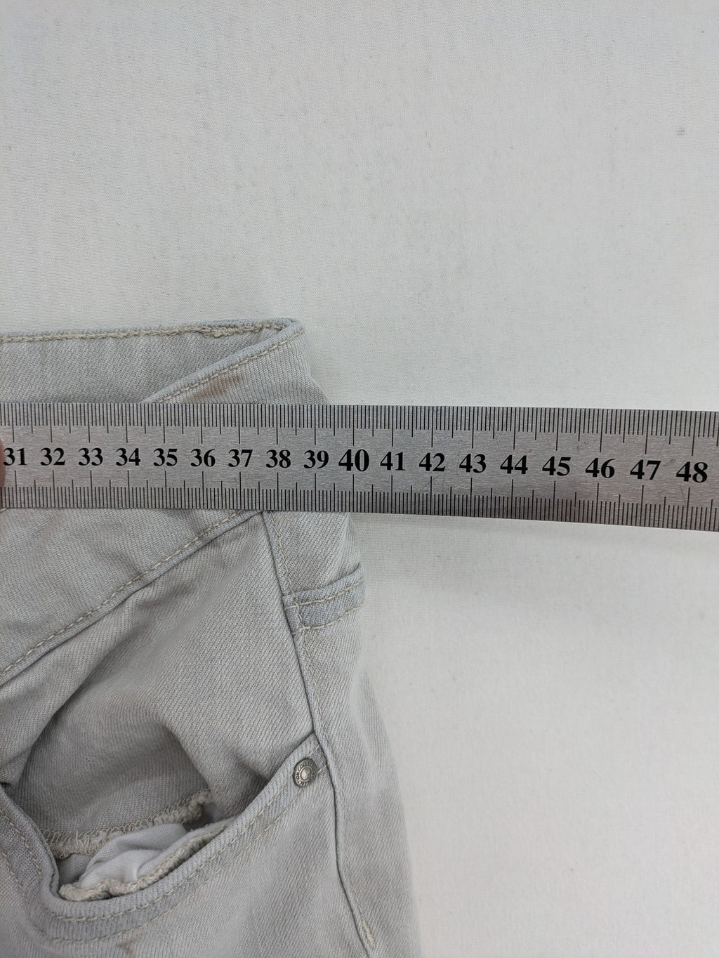 Laura Torelli grey straight jeans with classic 5-pocket design and slim fit silhouette.
