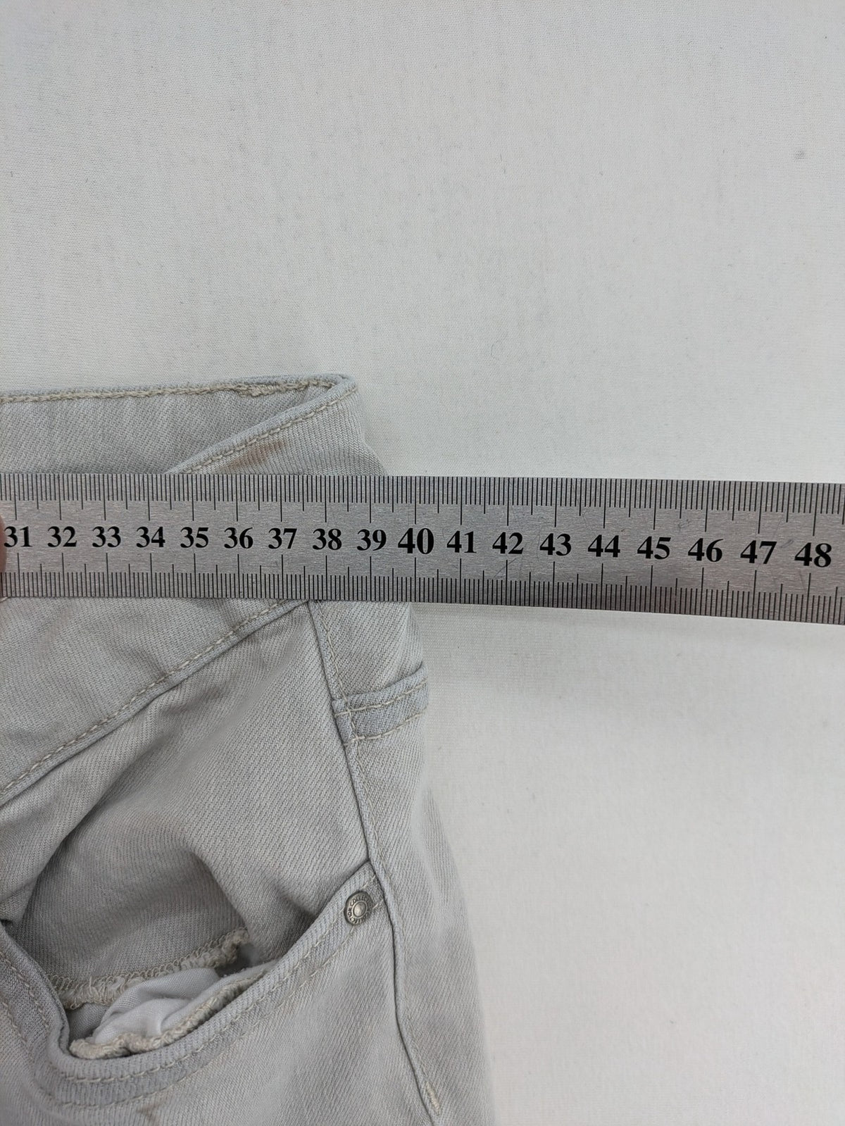 Laura Torelli grey straight jeans with classic 5-pocket design and slim fit silhouette.