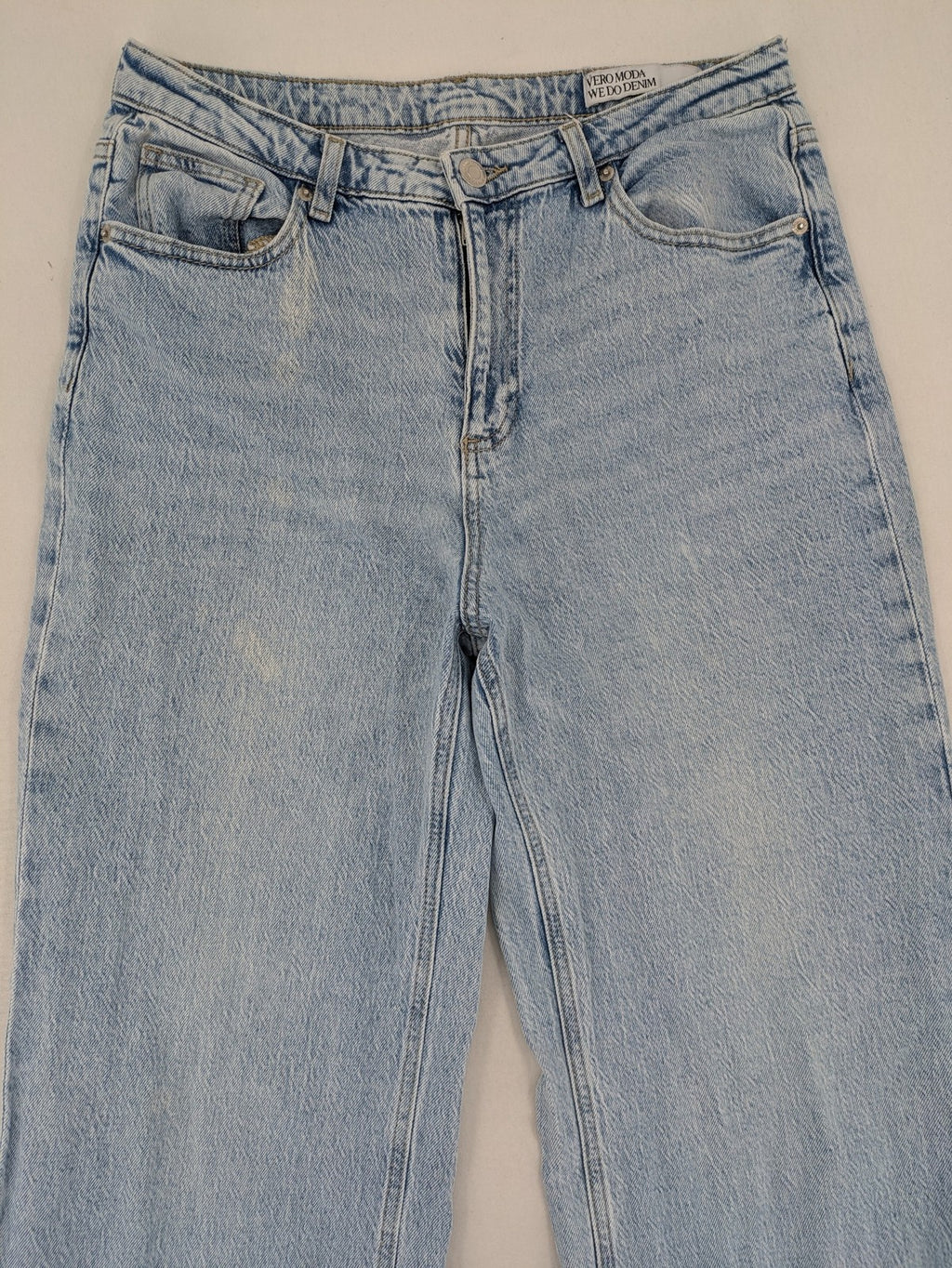 Vero Moda blue wide leg high waist jeans, classic 5-pocket design, washed denim.