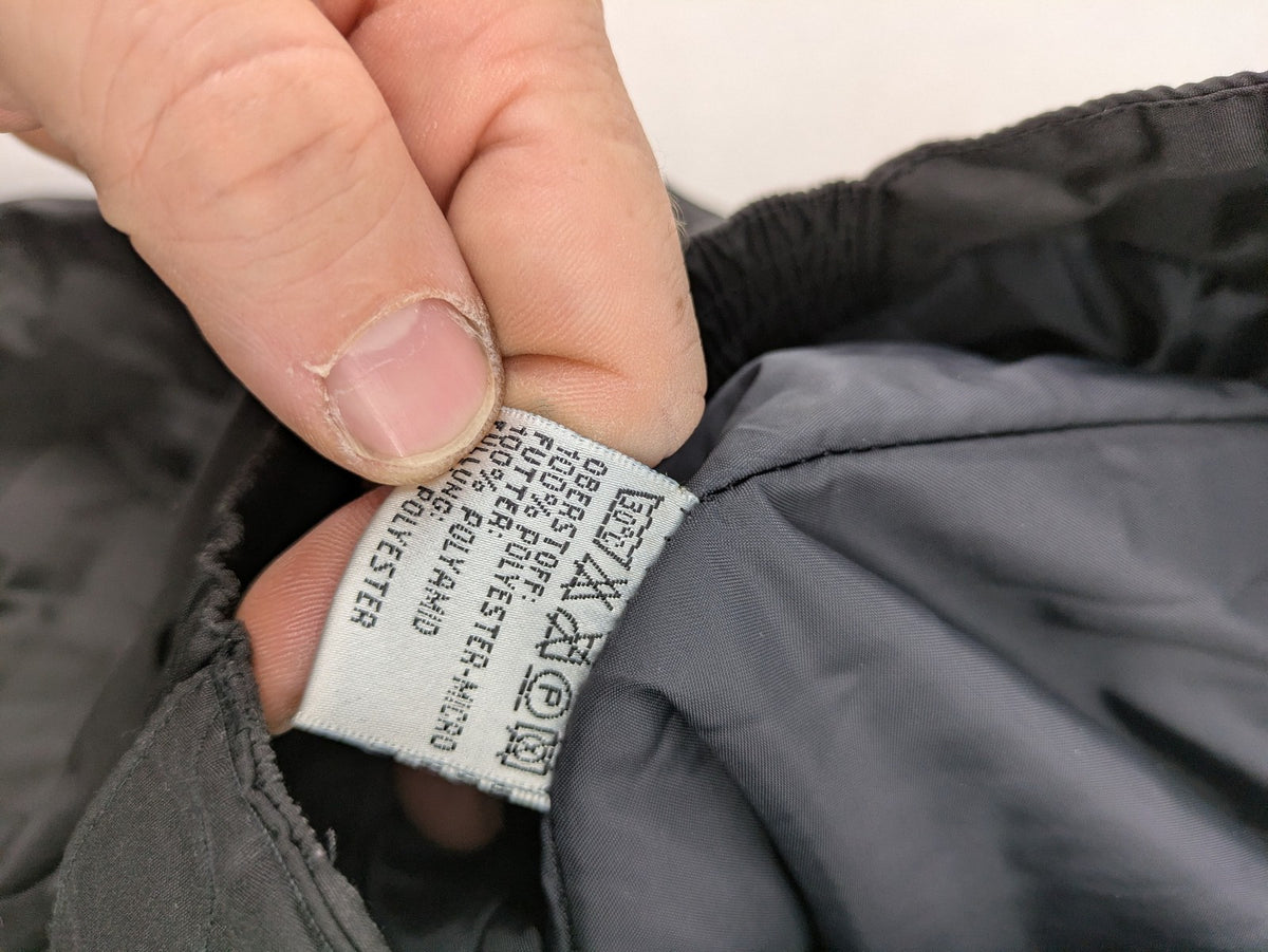 GEF black ski pants size 40, insulated, featuring zippered cuffs and snow gaiters.