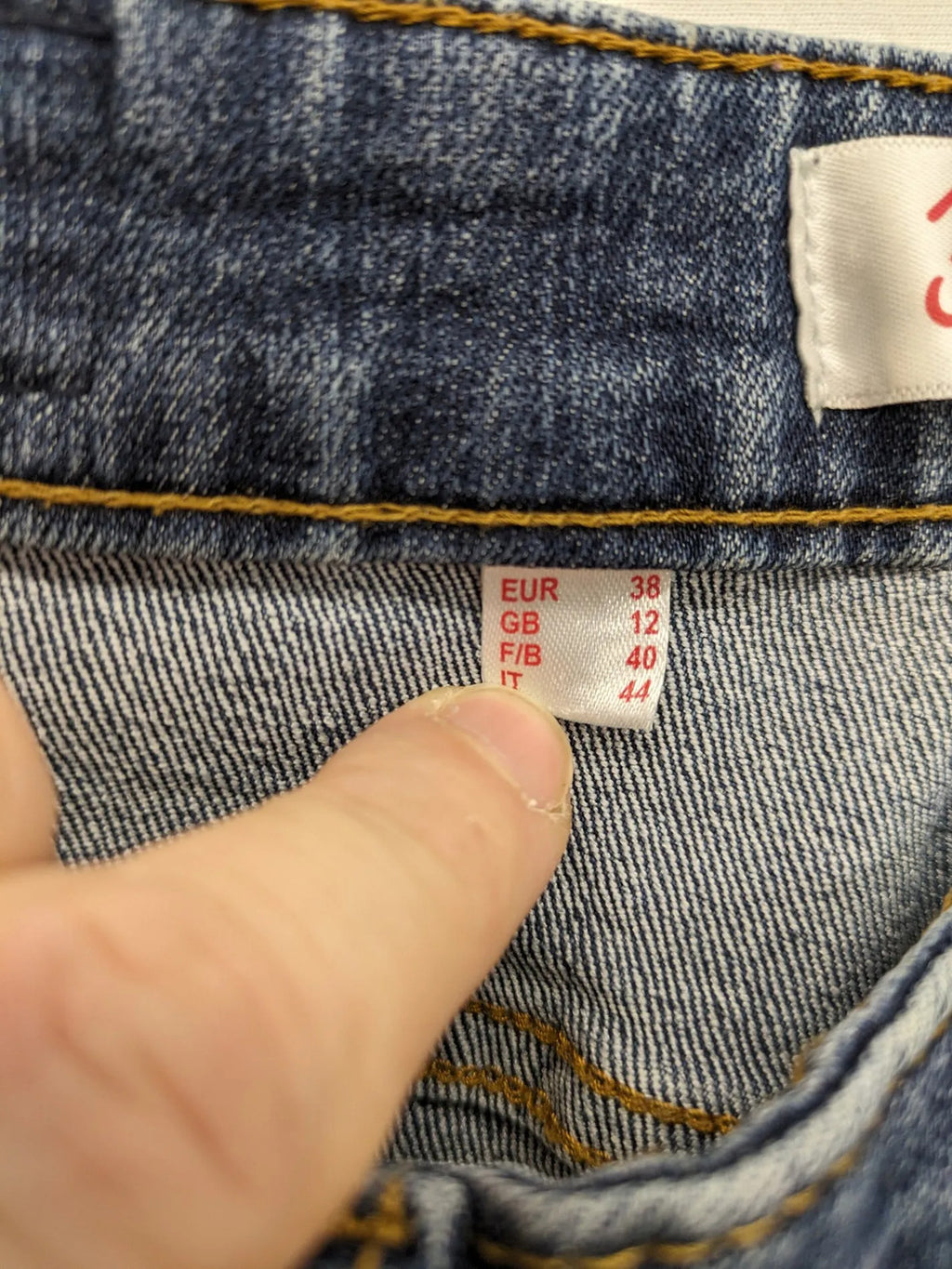 john baner blue straight jeans 5-pocket design with colorful rivets and whiskering effects