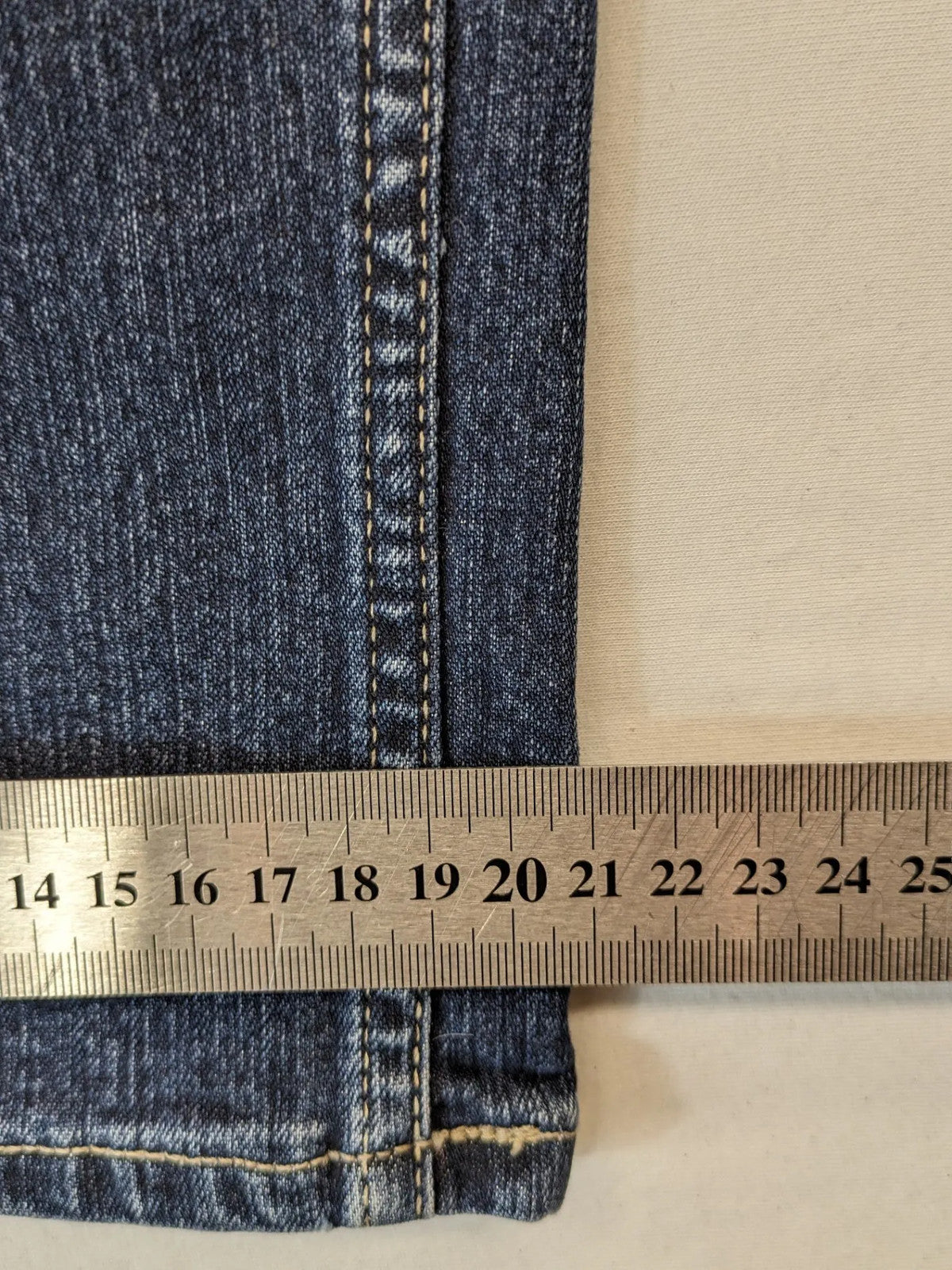 Mustang straight jeans blue dark wash, robust True Denim, classic fit, zipper closure.