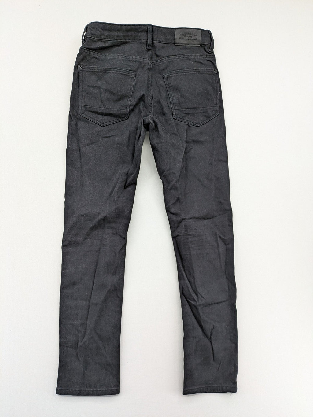 H&M grey skinny fit stretch jeans with modern design and durable denim material.
