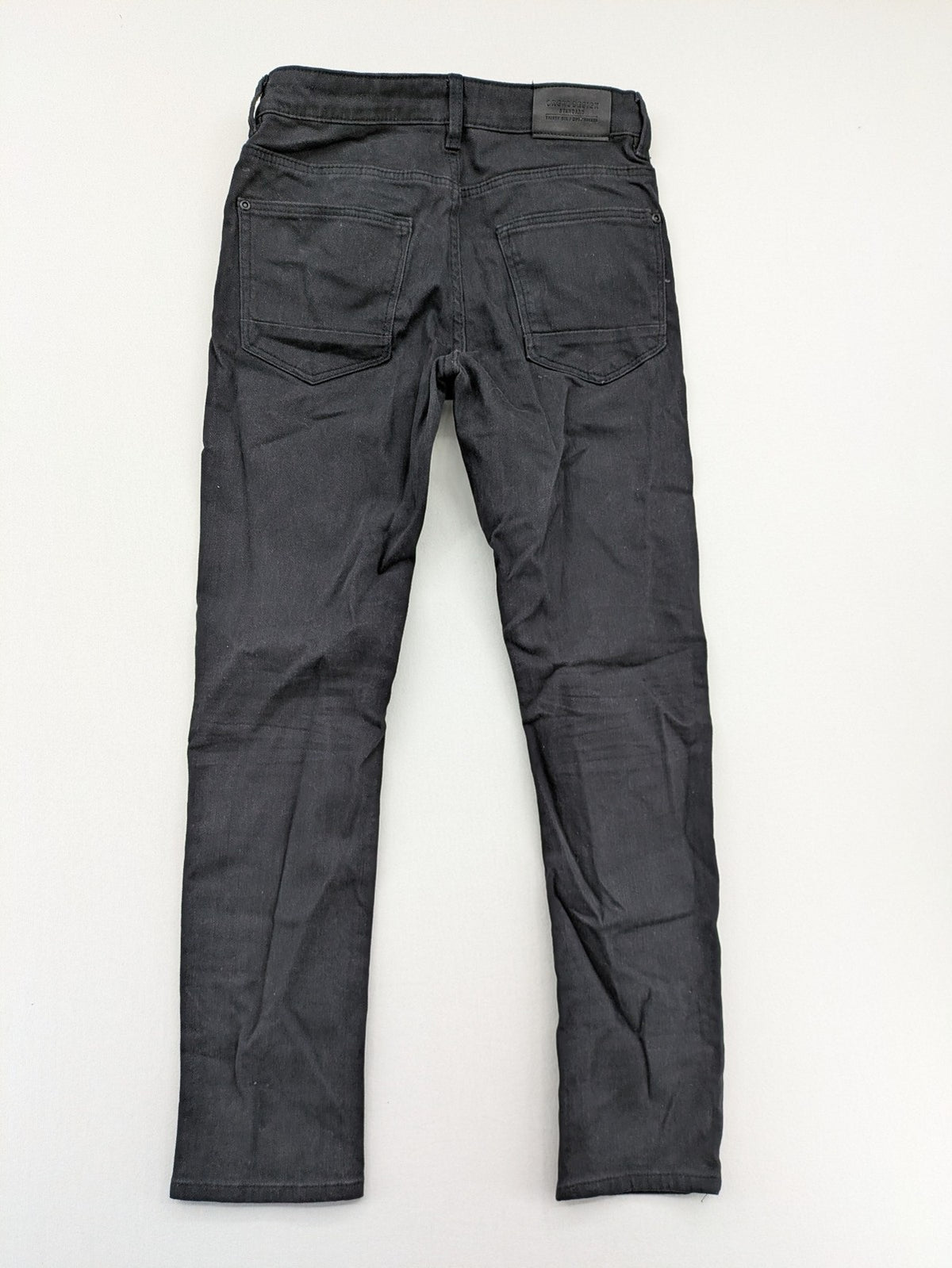 H&M grey skinny fit stretch jeans with modern design and durable denim material.