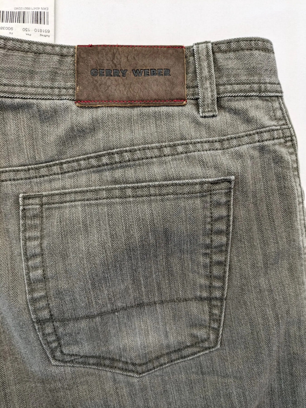 Gerry Weber grey straight jeans with herringbone pattern and classic 5-pocket design.