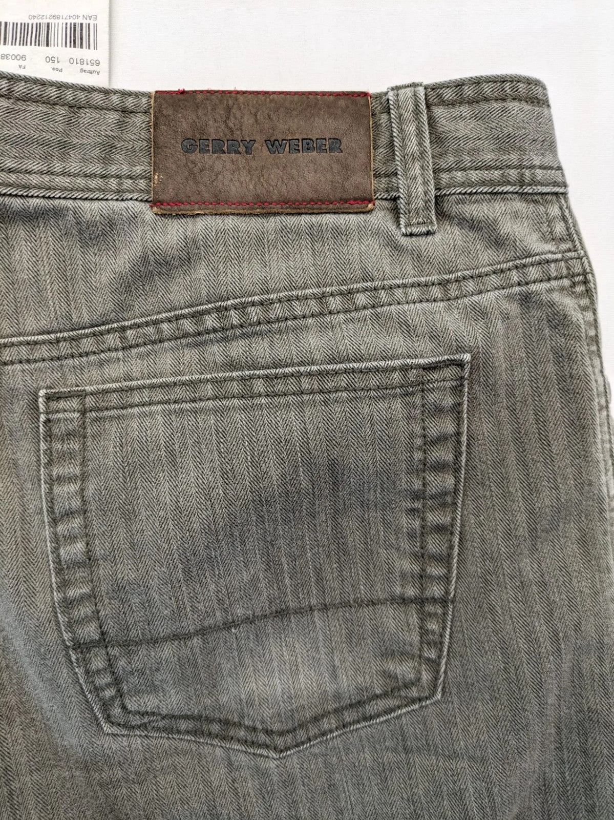 Gerry Weber grey straight jeans with herringbone pattern and classic 5-pocket design.