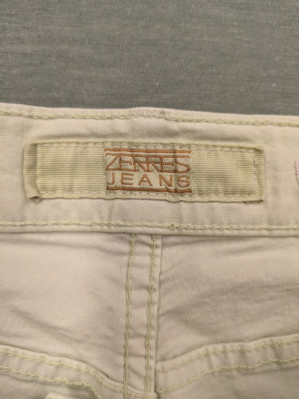 Zerres beige Capri pants soft cotton blend with zip pockets and Comfort-N logo.