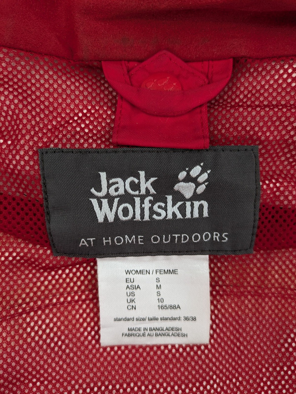 Jack Wolfskin red outdoor jacket with adjustable hood and Texapore waterproof technology