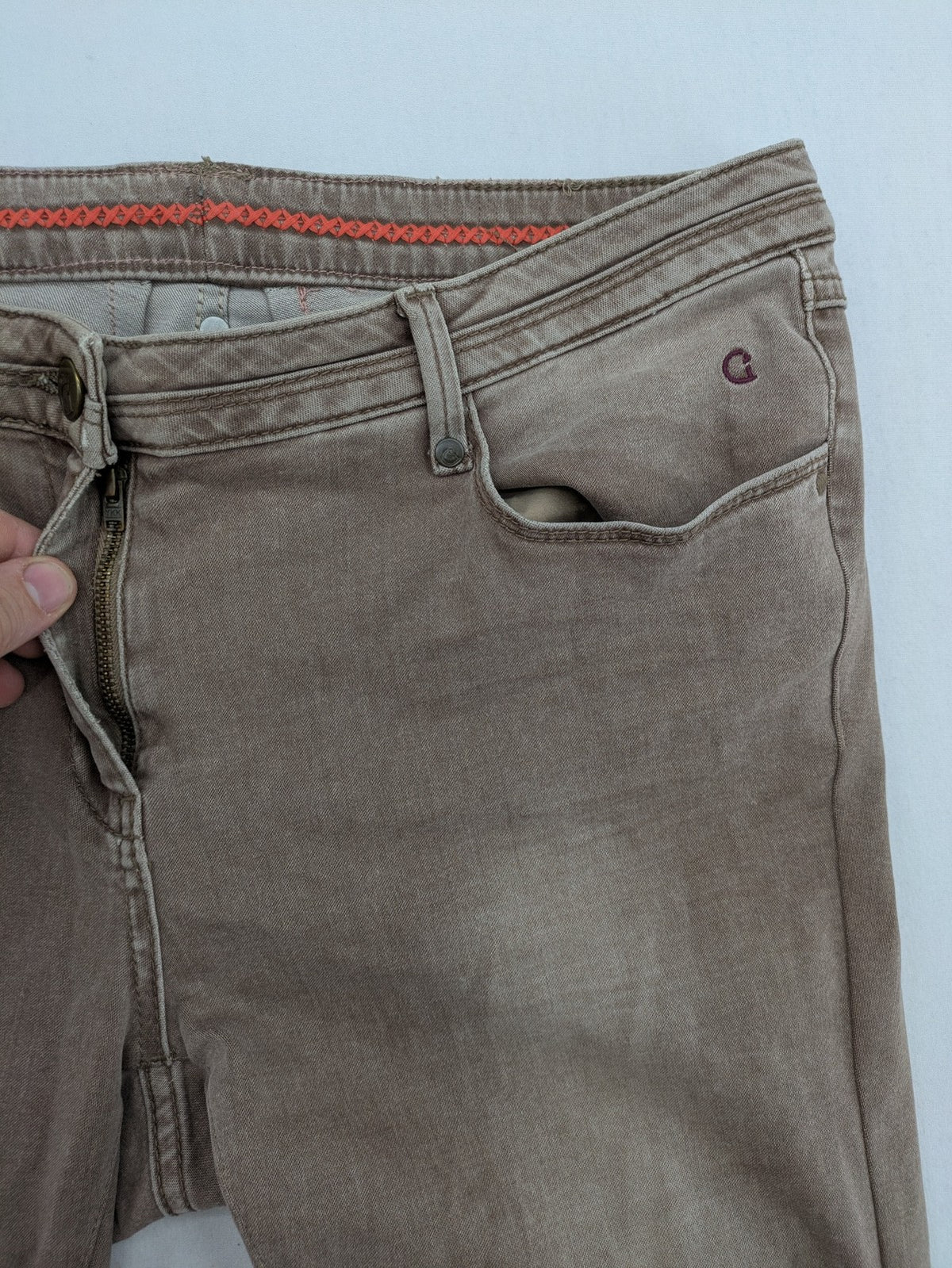 Comma brown straight leg jeans with classic five-pocket design and subtle logo embroidery.
