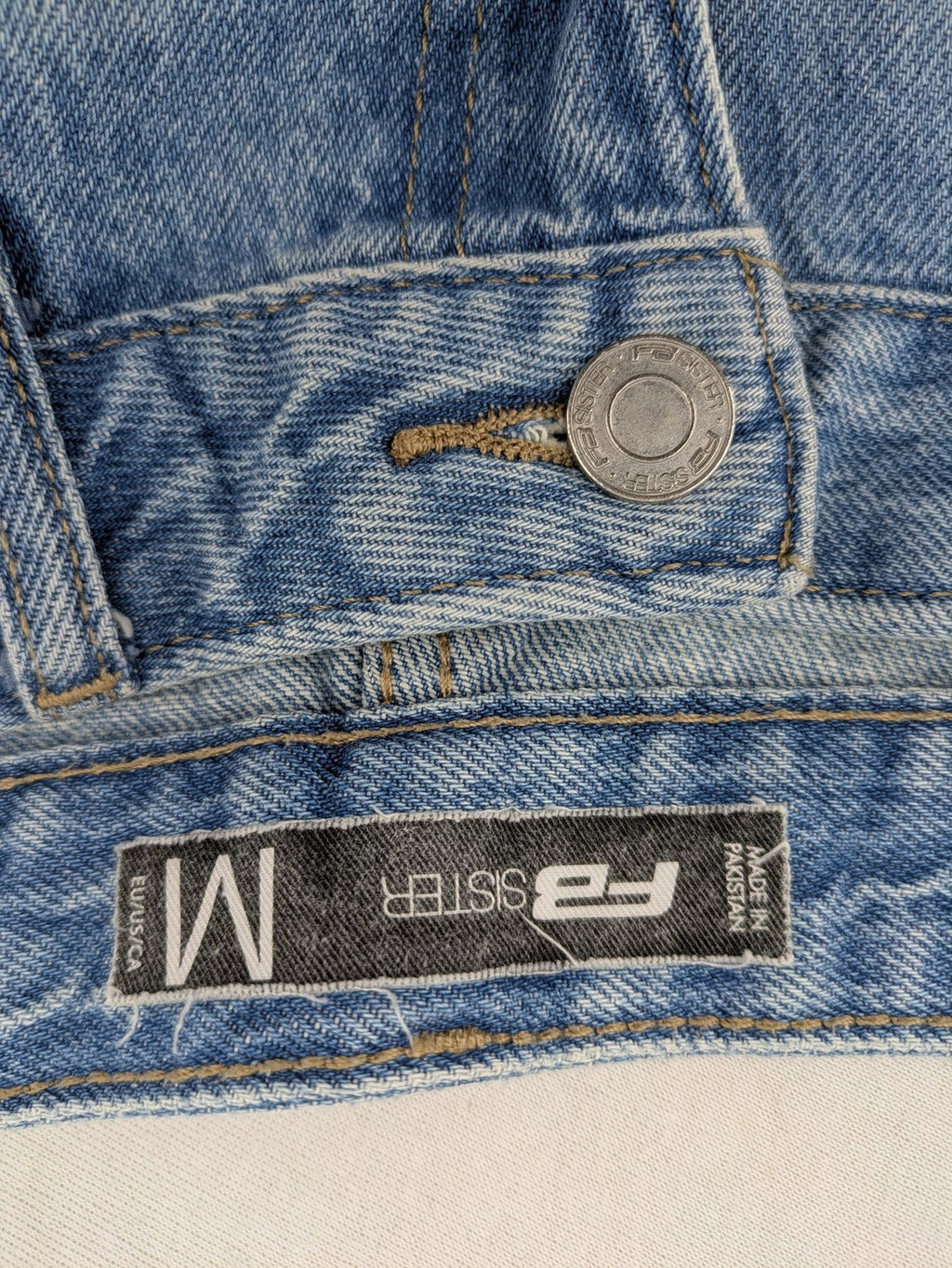 FB Sister blue mom jeans high waist distressed look with classic 5-pocket design.