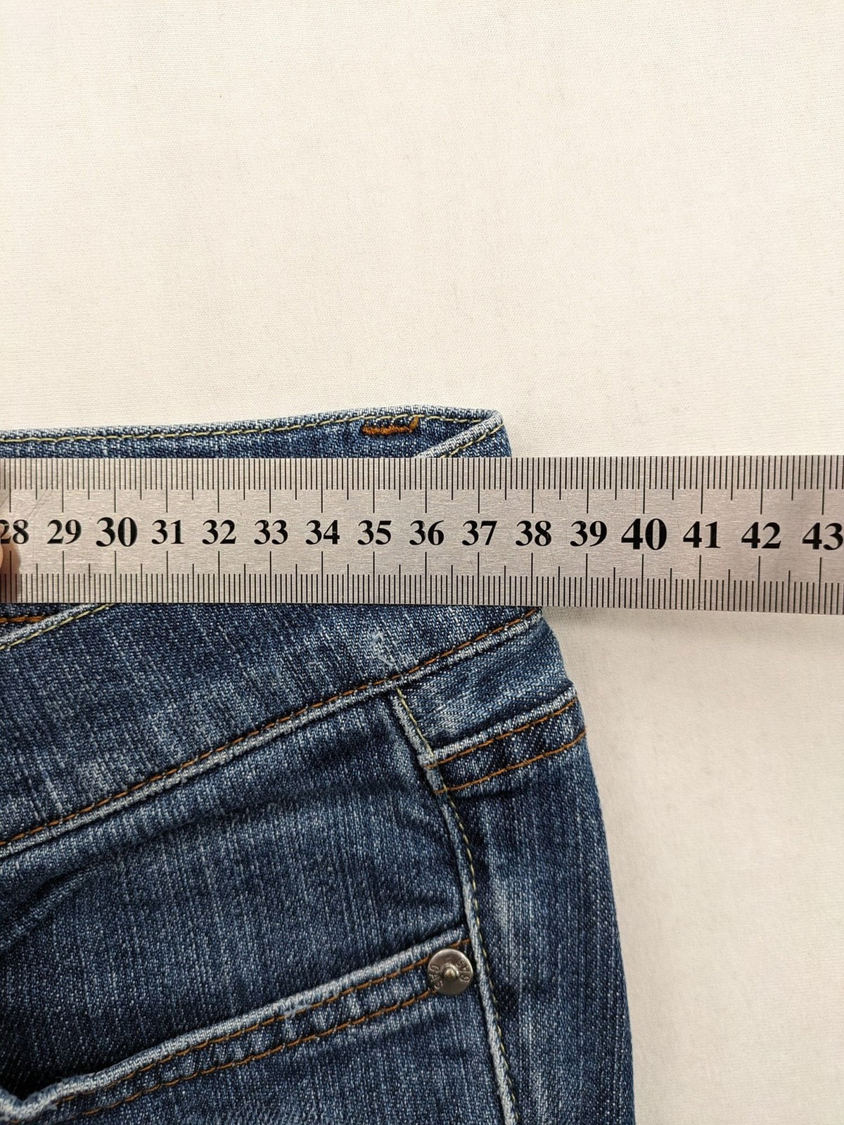 GAS straight jeans blue with open frayed hem and classic 5-pocket style.