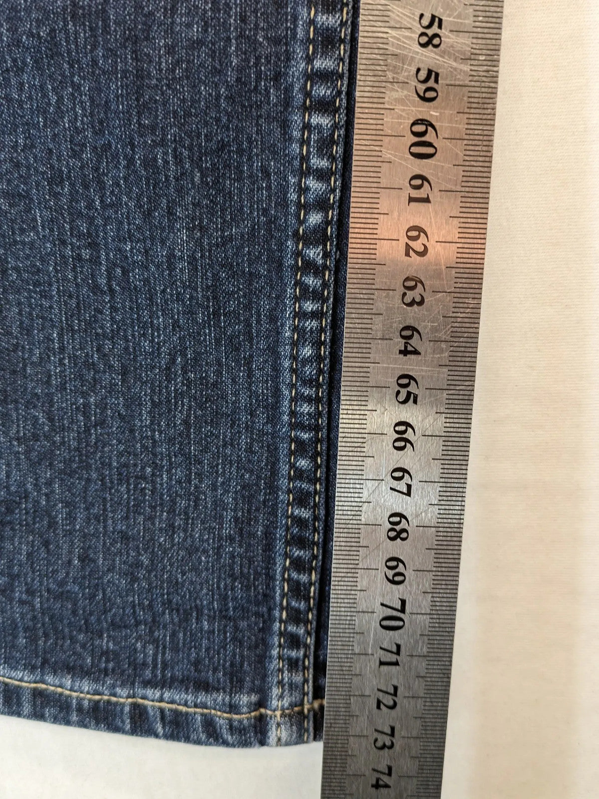 Mustang straight jeans blue dark wash, robust True Denim, classic fit, zipper closure.
