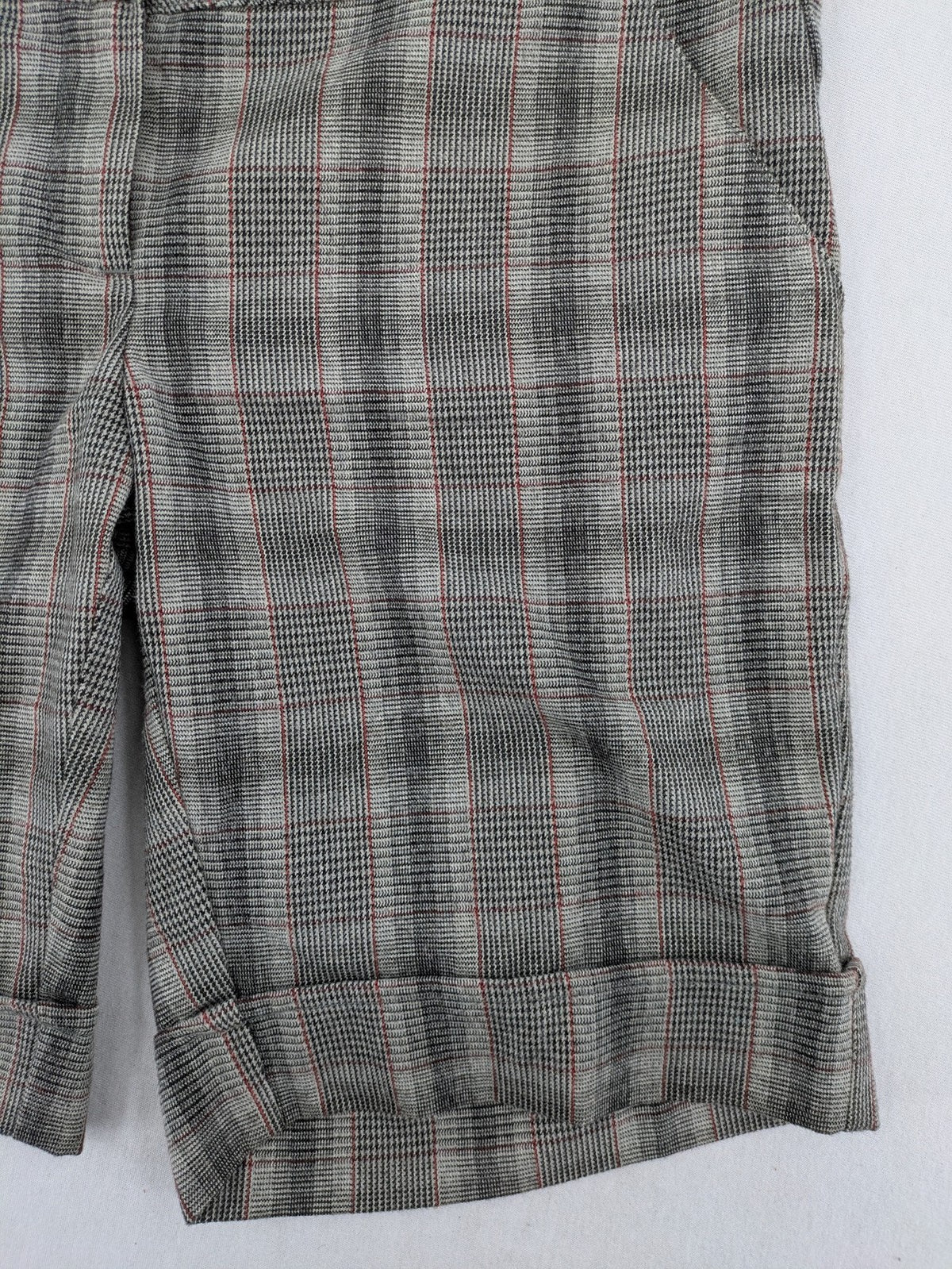 Lindex grey checkered bermuda shorts with red accents, high waist, decorative button detail.