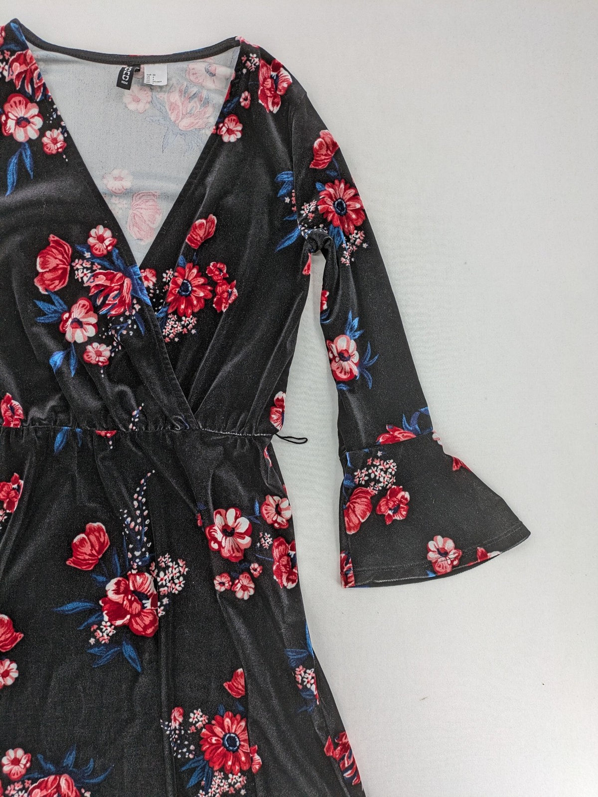 H&M Divided multi floral velvet dress V-neck bell sleeves soft stretch material