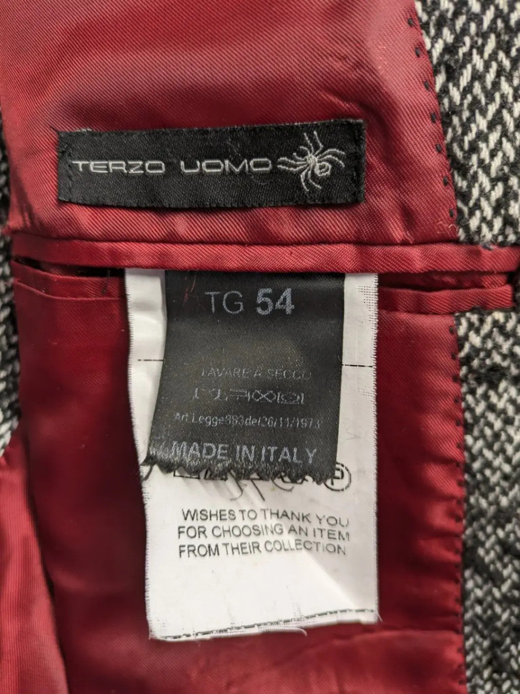 Uomo grey and pink wool coat with red lining and button closure, size 54.