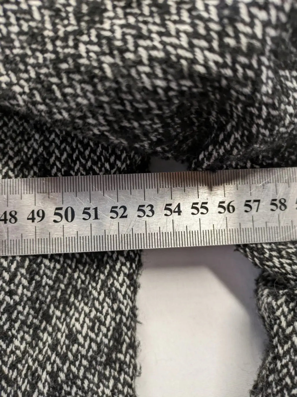 Uomo grey and pink wool coat with red lining and button closure, size 54.